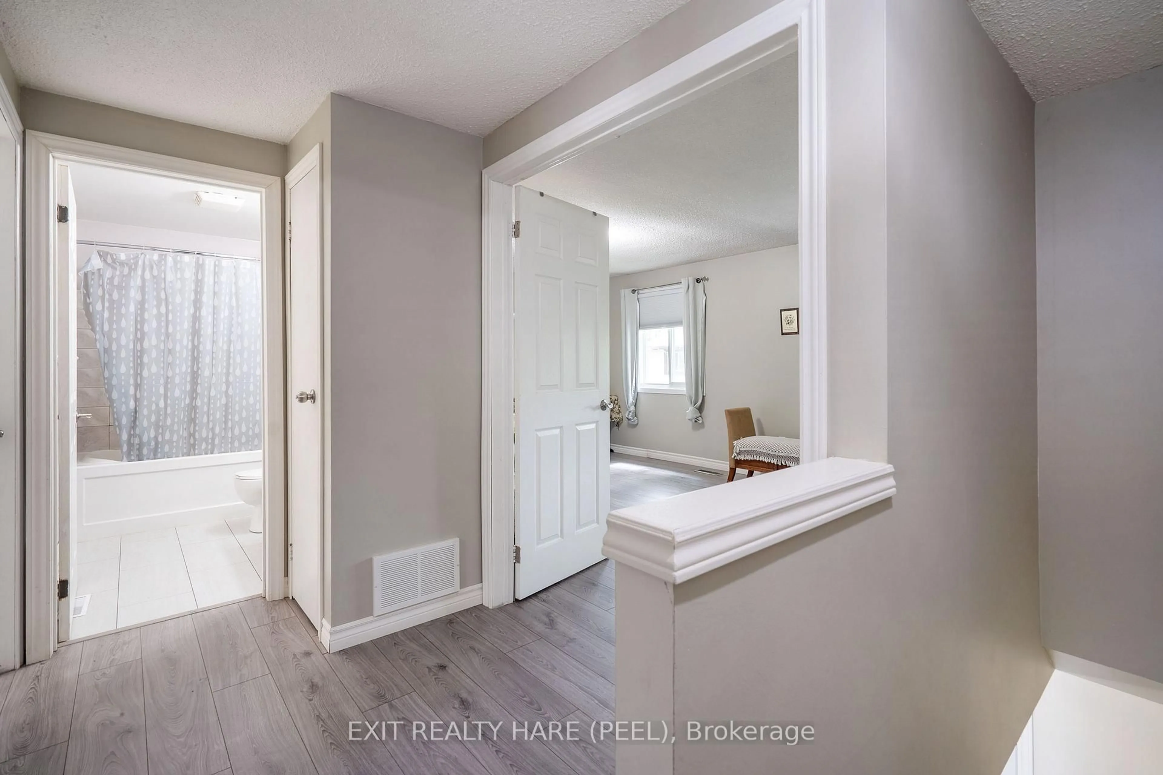 Indoor entryway for 93 Hansen Rd #51, Brampton Ontario L6V 3C8