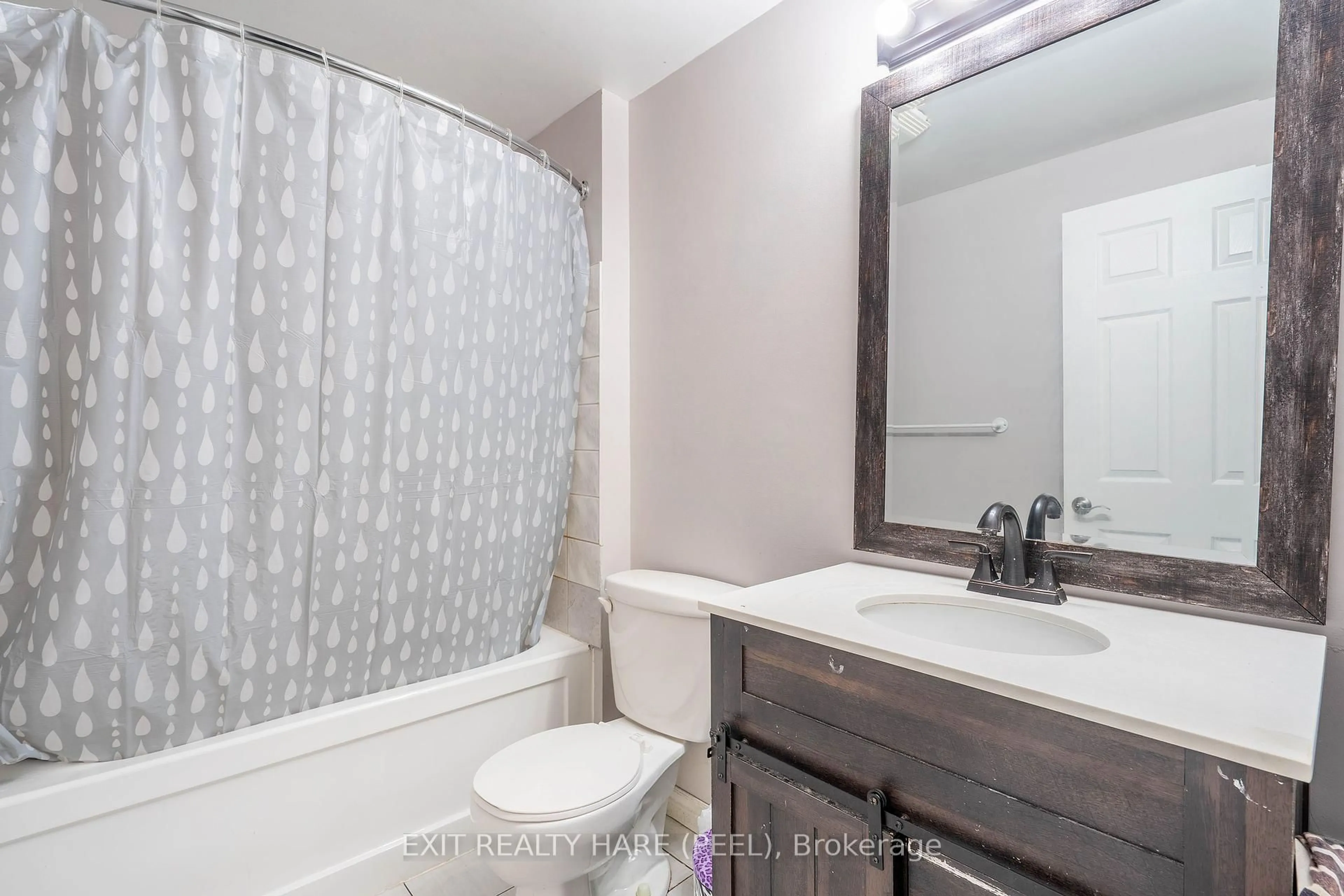 Standard bathroom, unknown for 93 Hansen Rd #51, Brampton Ontario L6V 3C8
