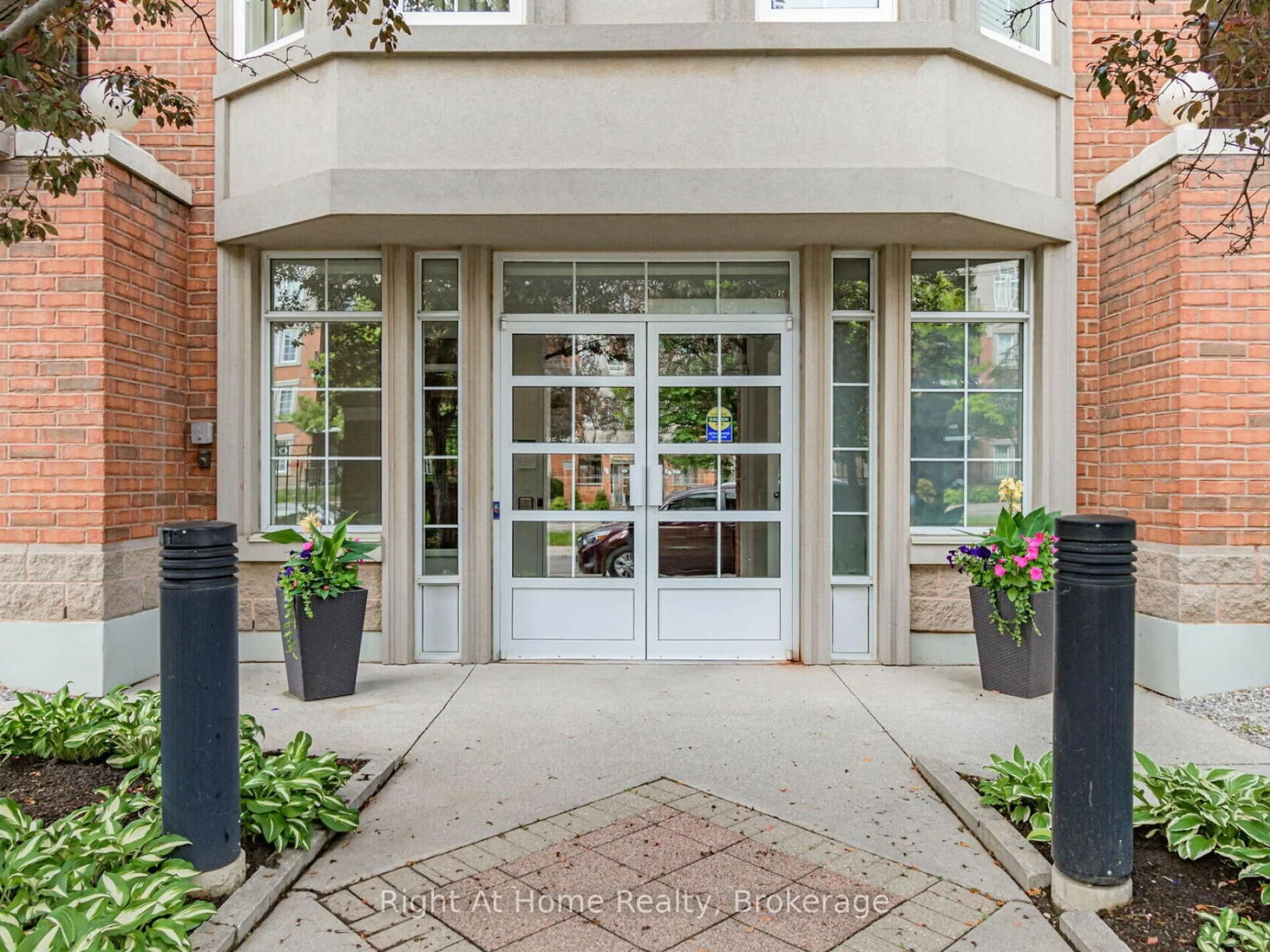 Unknown for 2300 Parkhaven Blvd #208, Oakville Ontario L6H 6V9