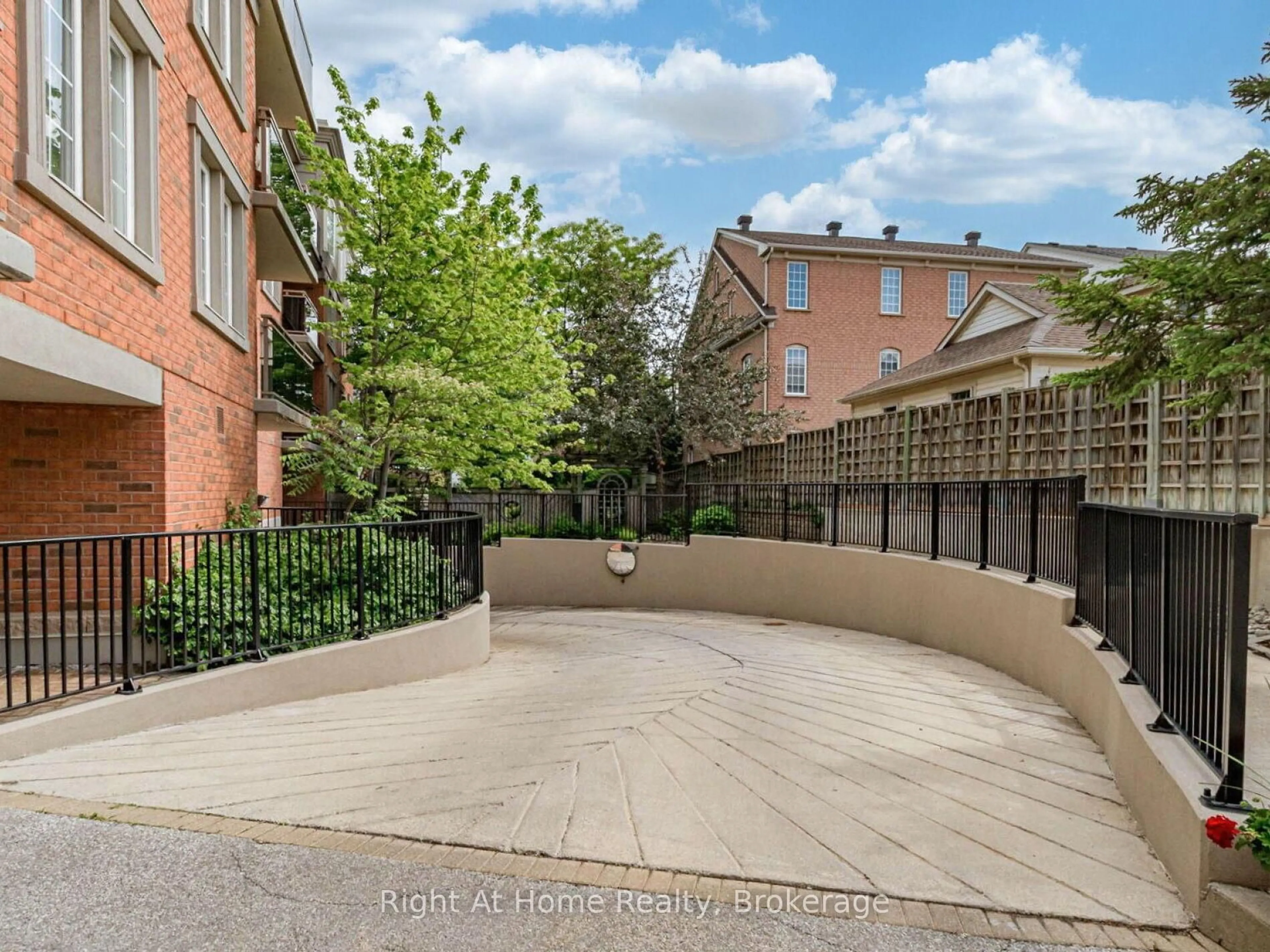 Patio, street for 2300 Parkhaven Blvd #208, Oakville Ontario L6H 6V9