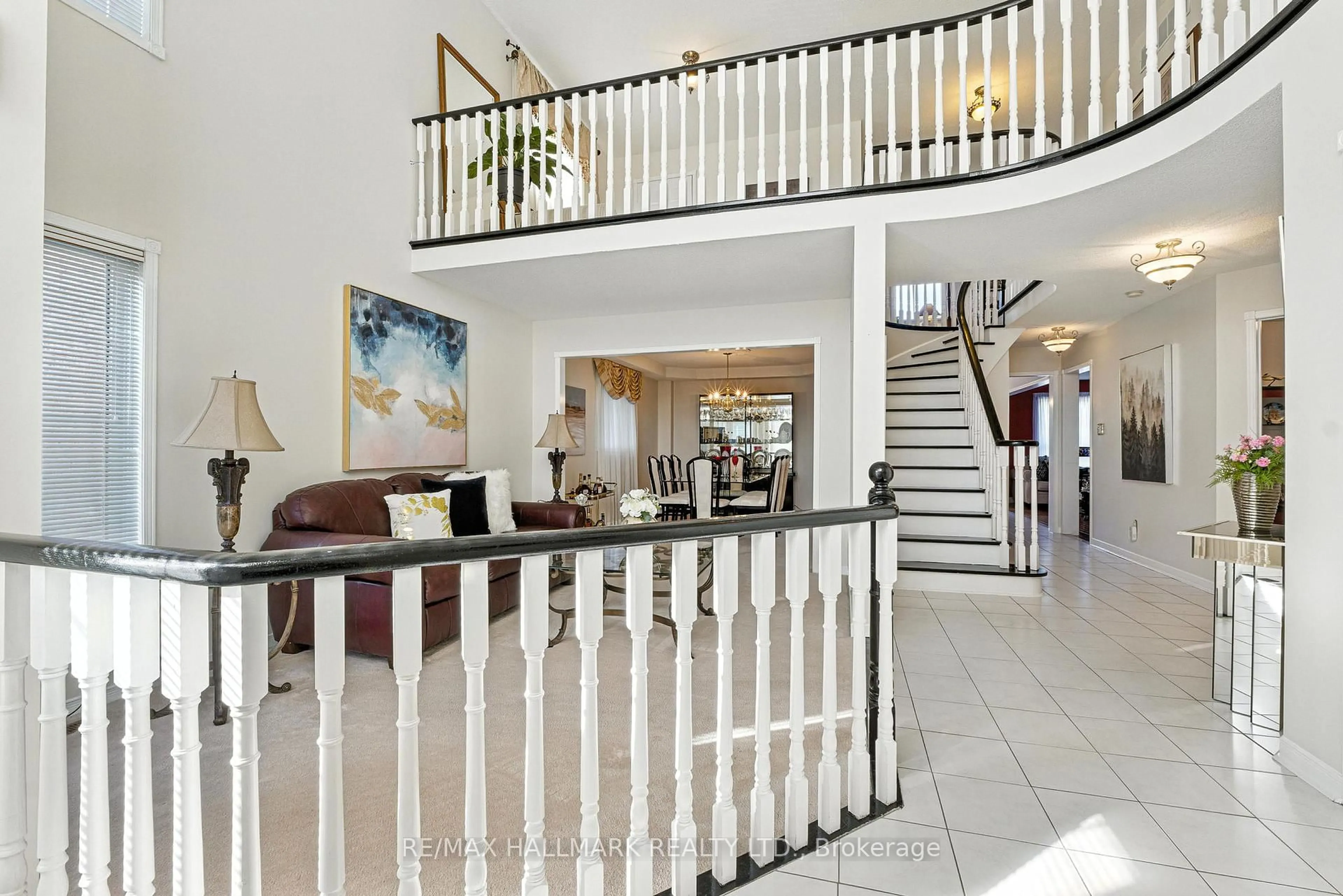 Indoor foyer for 5604 Whistler Cres, Mississauga Ontario L4Z 3R6