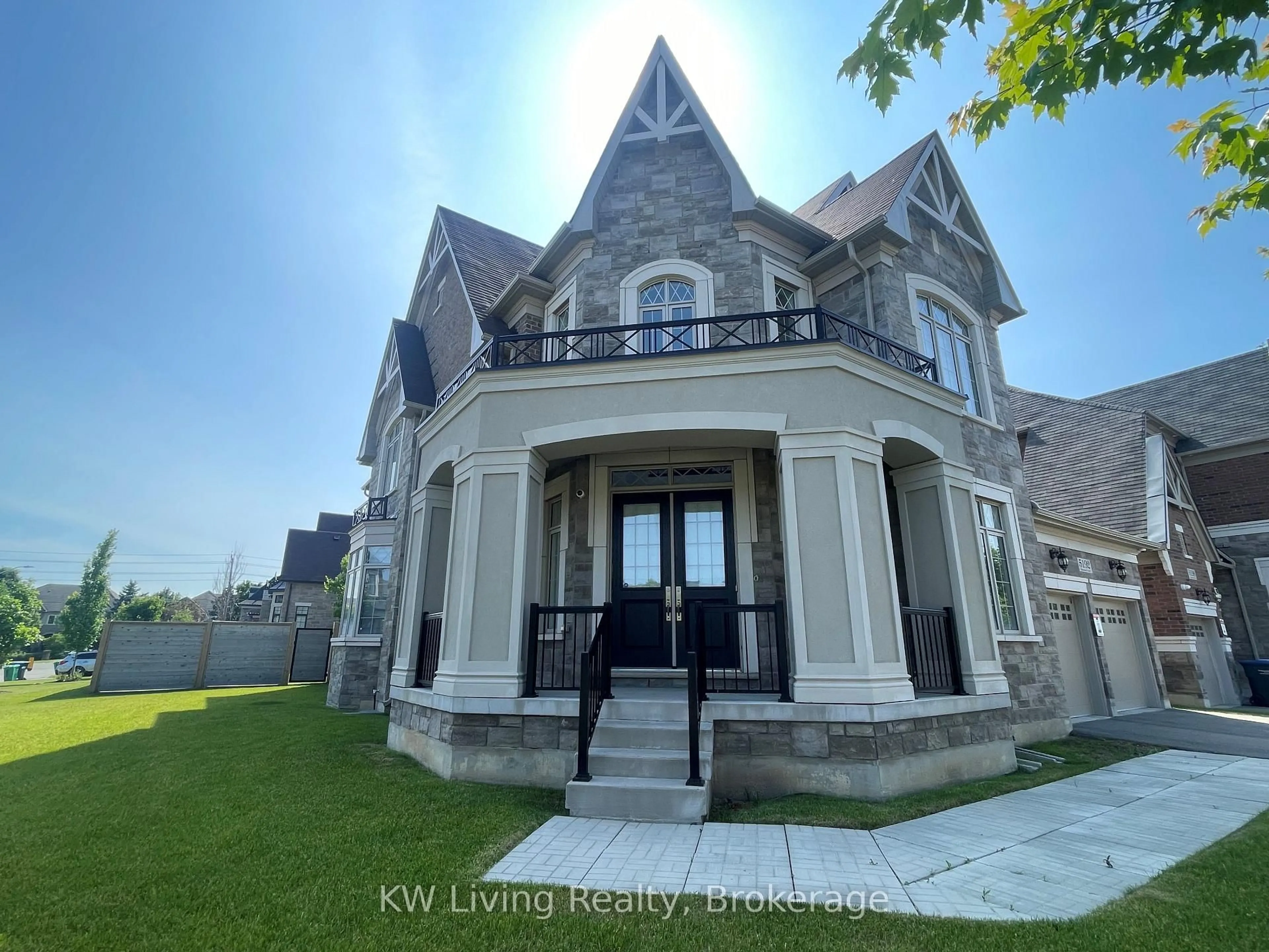 Home with brick exterior material, building for 5192 Symphony Crt, Mississauga Ontario L5M 2M9