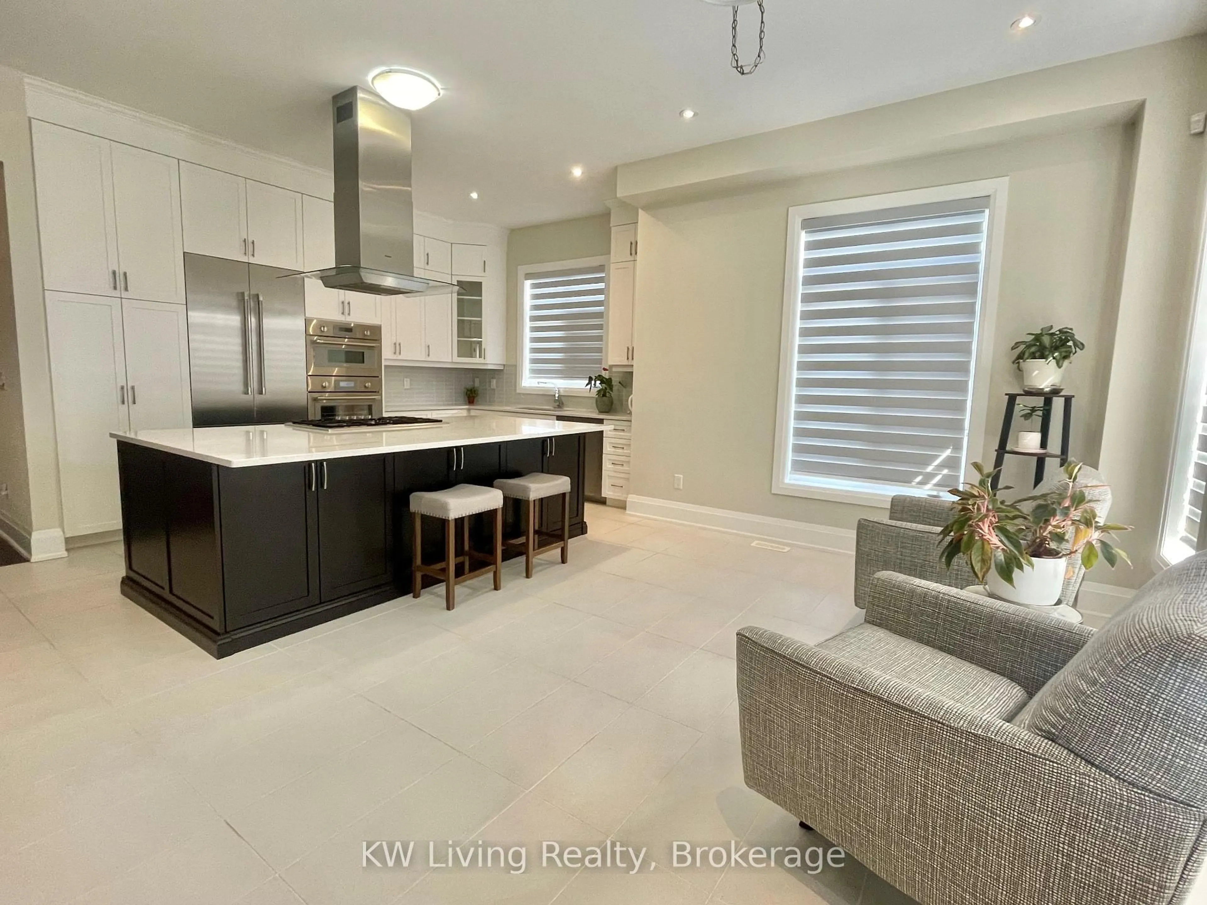 Open concept kitchen, ceramic/tile floor for 5192 Symphony Crt, Mississauga Ontario L5M 2M9