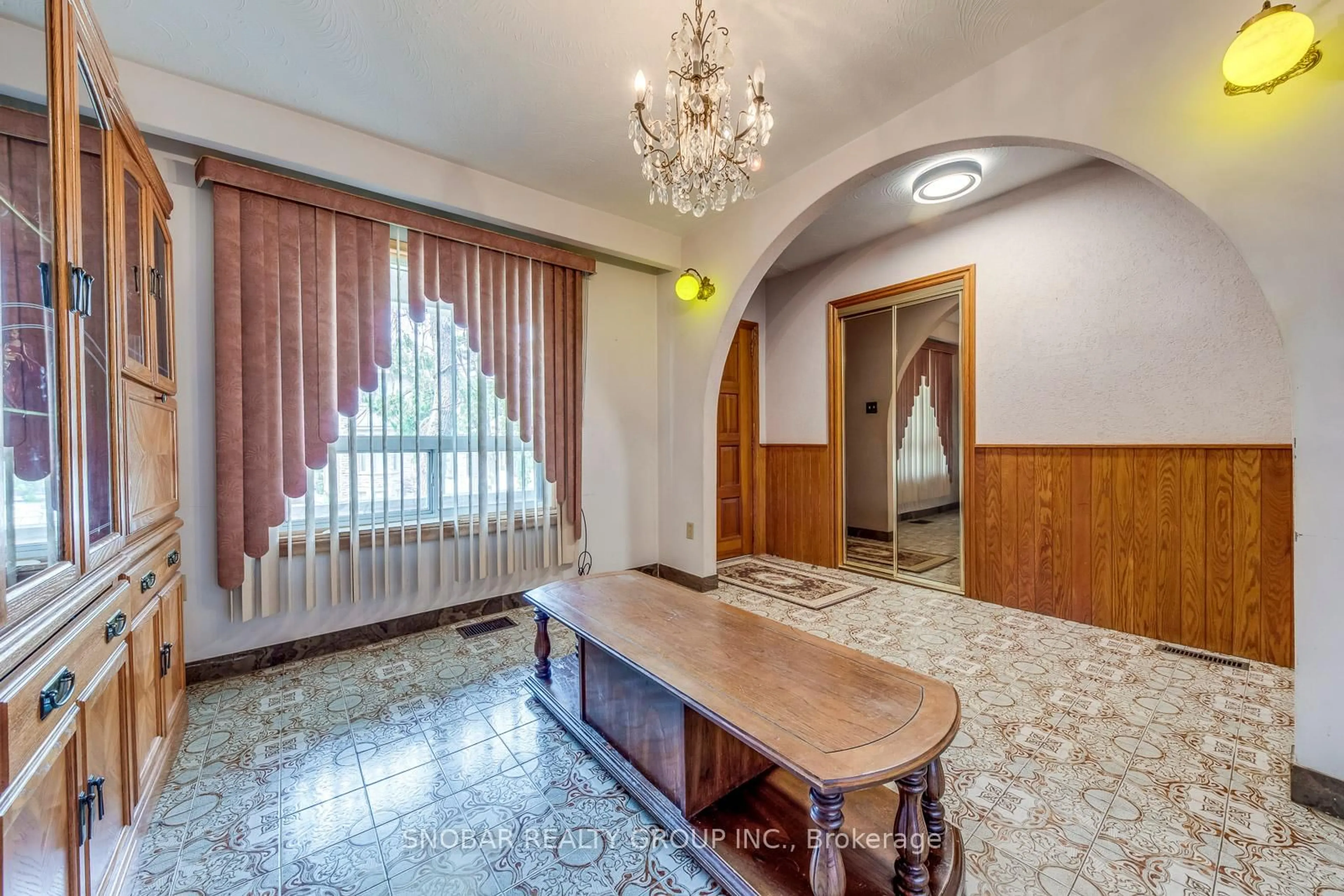 Indoor foyer for 13 Cliff St, Toronto Ontario M6N 4L7