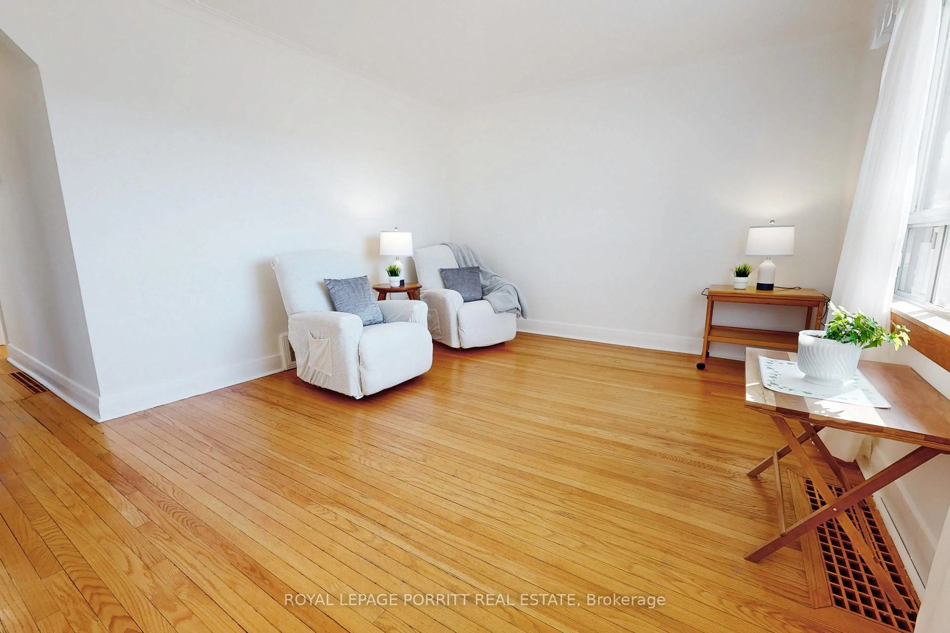A pic of a room for 284 Lanor Ave, Toronto Ontario M8W 2P9