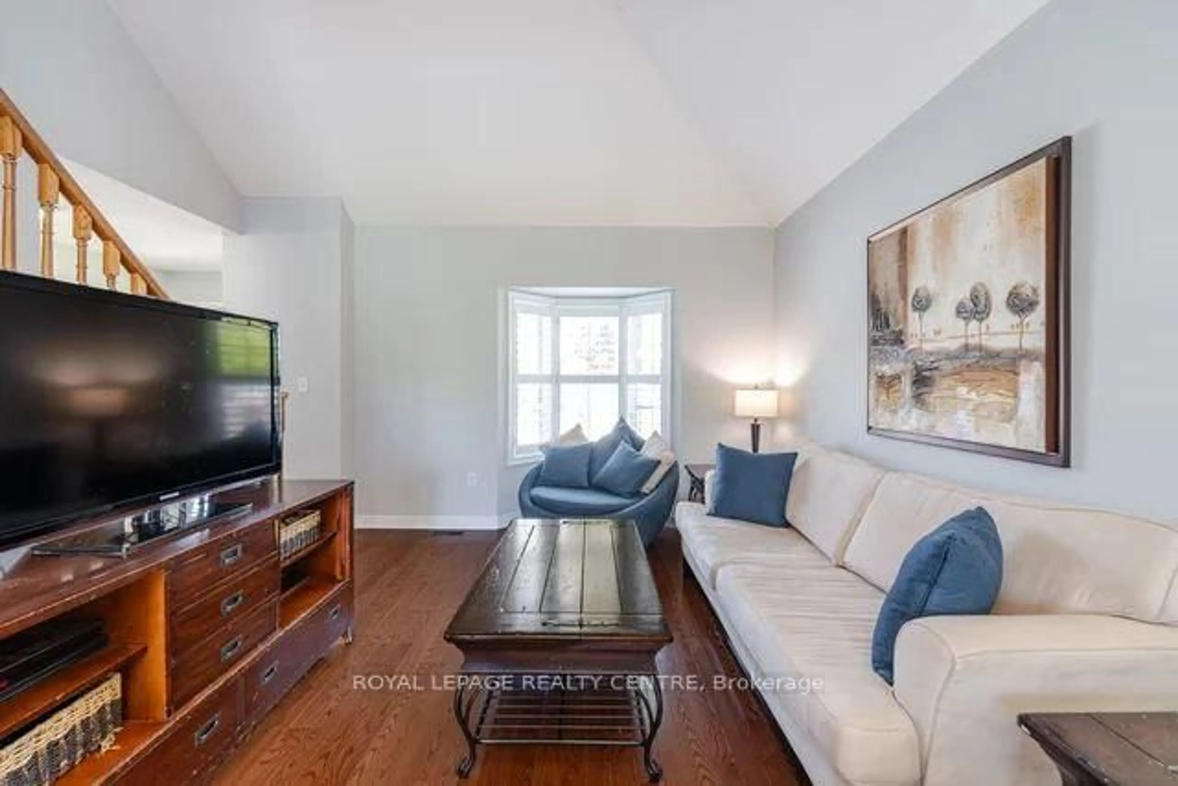 Living room with furniture, unknown for 4010 Medland Dr, Burlington Ontario L7M 4W7