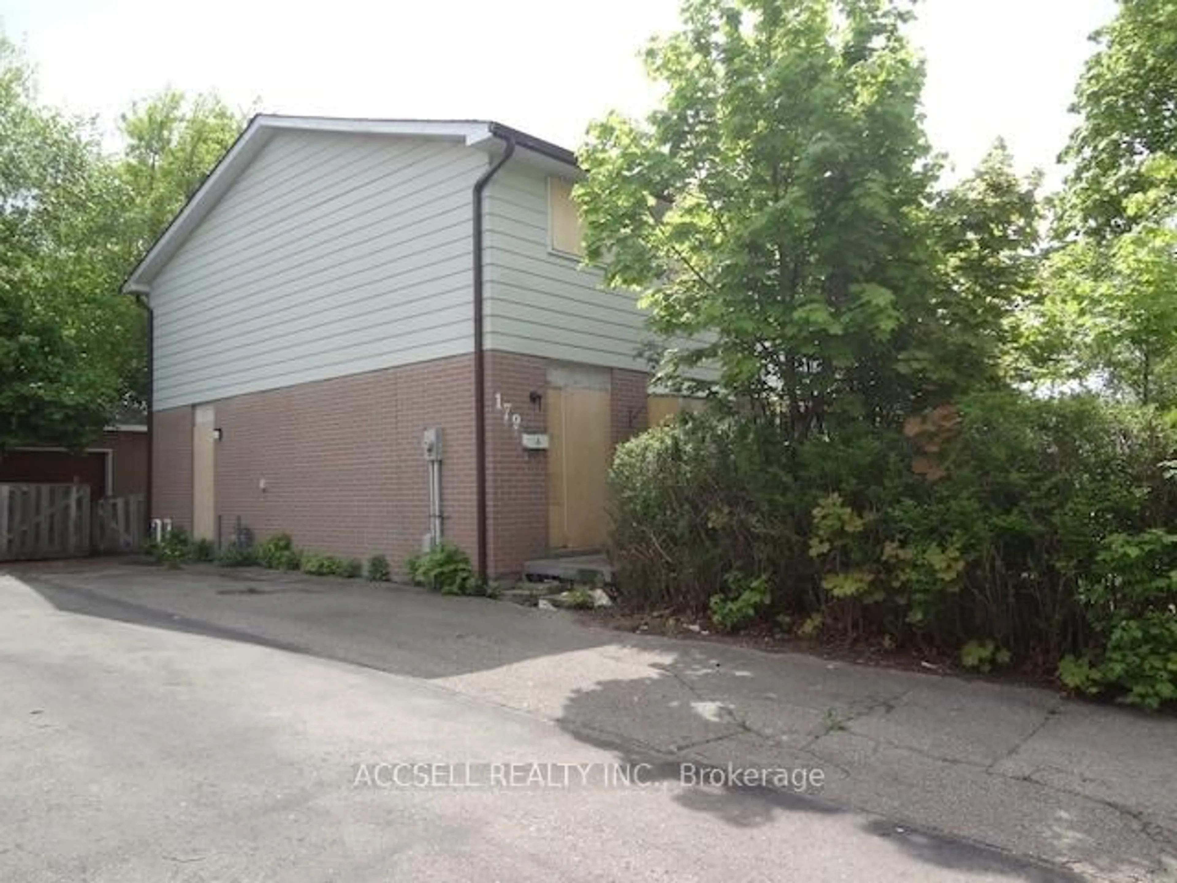 A pic from outside/outdoor area/front of a property/back of a property/a pic from drone, street for 179 Archdekin Dr, Brampton Ontario L6V 1Y8