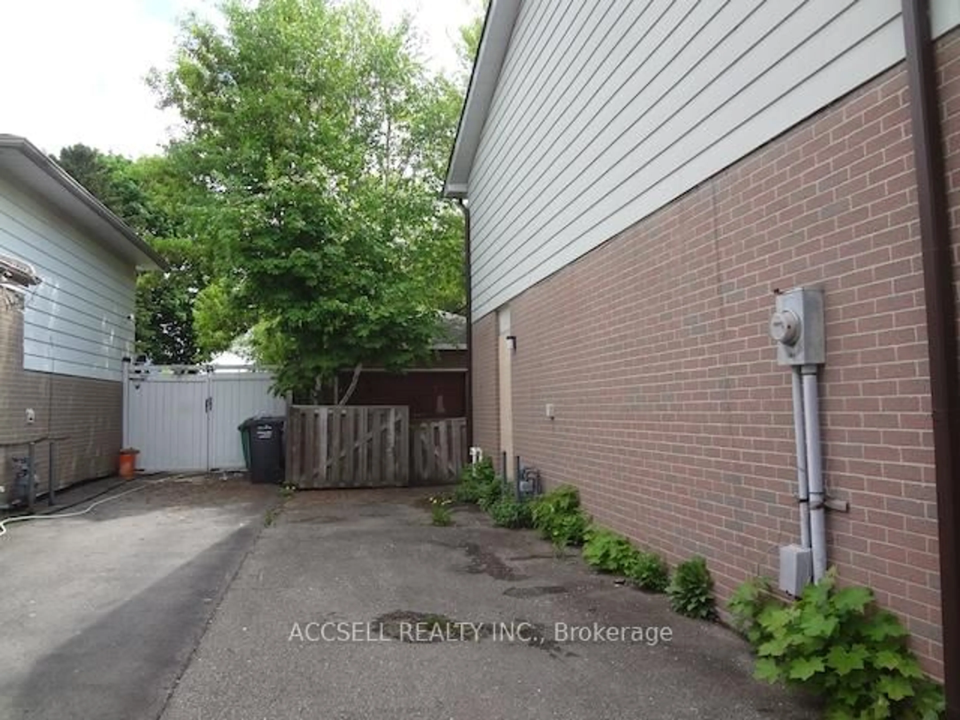 A pic from outside/outdoor area/front of a property/back of a property/a pic from drone, street for 179 Archdekin Dr, Brampton Ontario L6V 1Y8