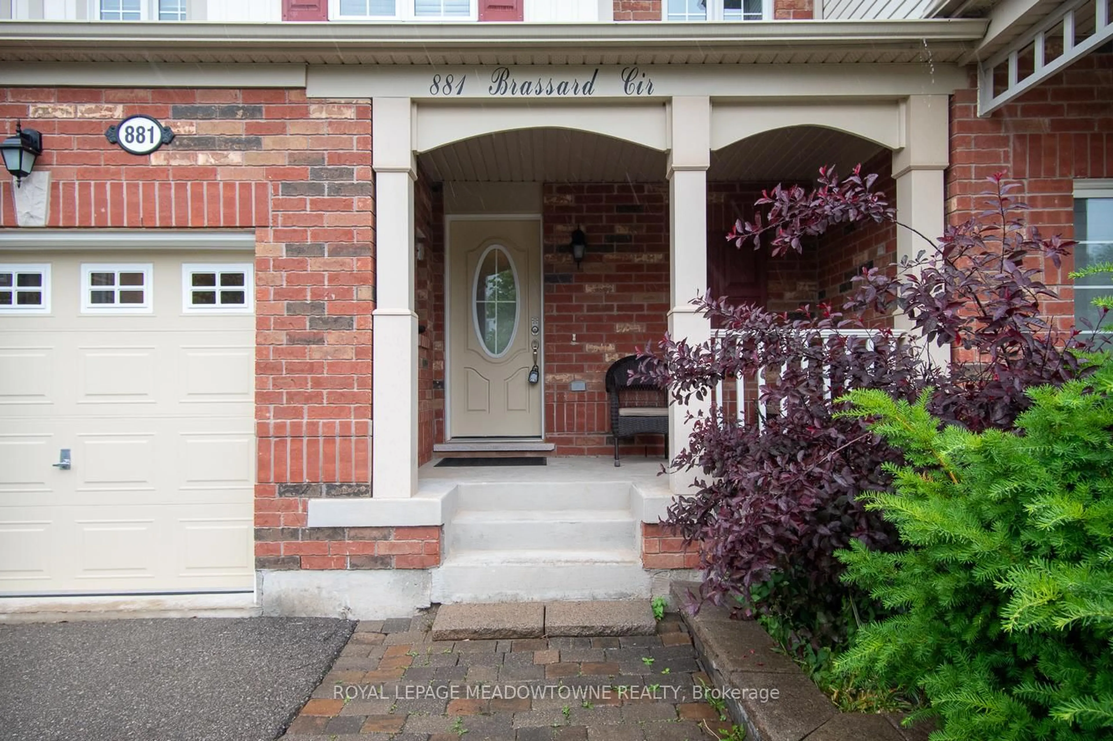 Indoor entryway for 881 Brassard Circ, Milton Ontario L9T 8E2