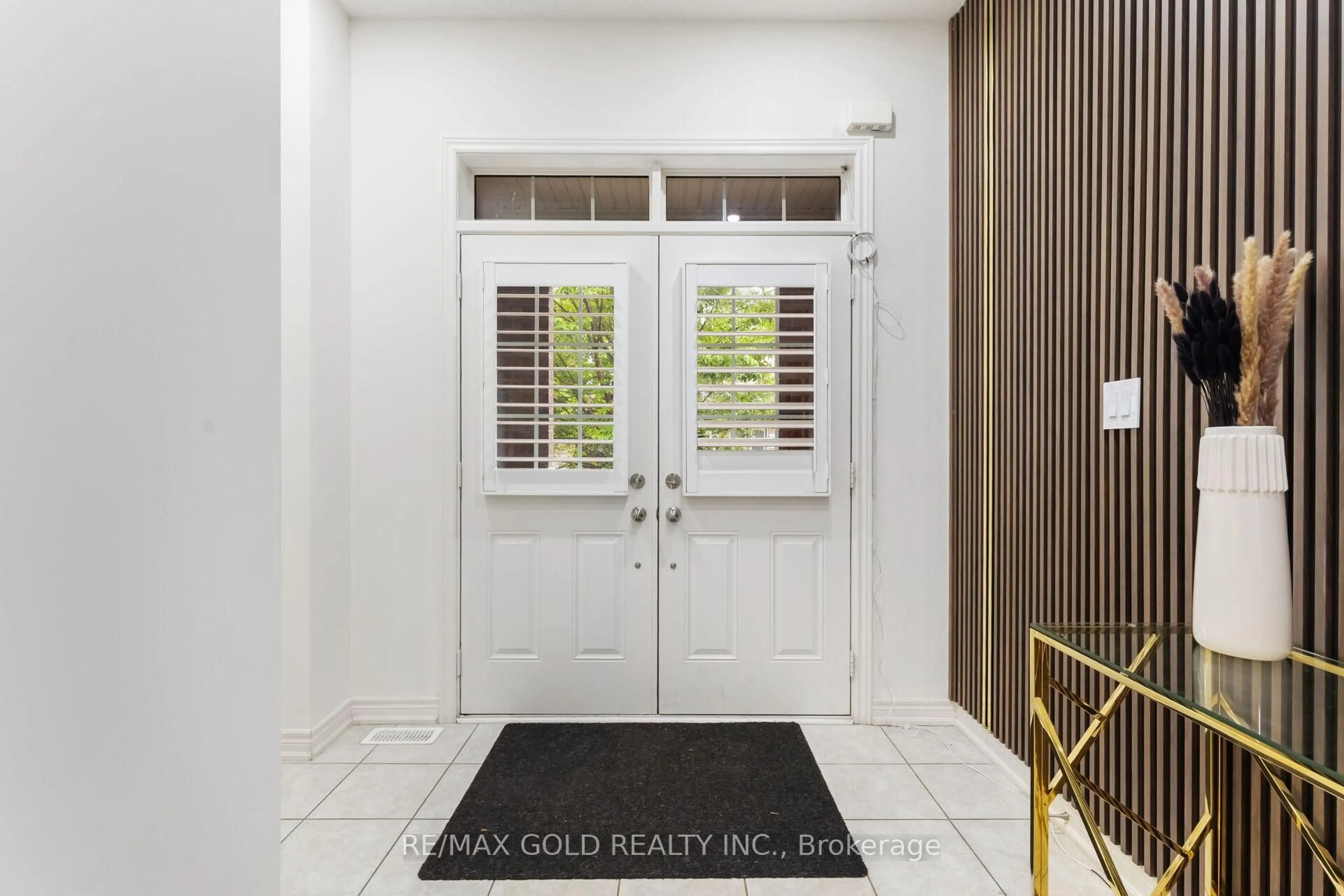 Indoor entryway for 86 Humberstone Cres, Brampton Ontario L7A 4C1