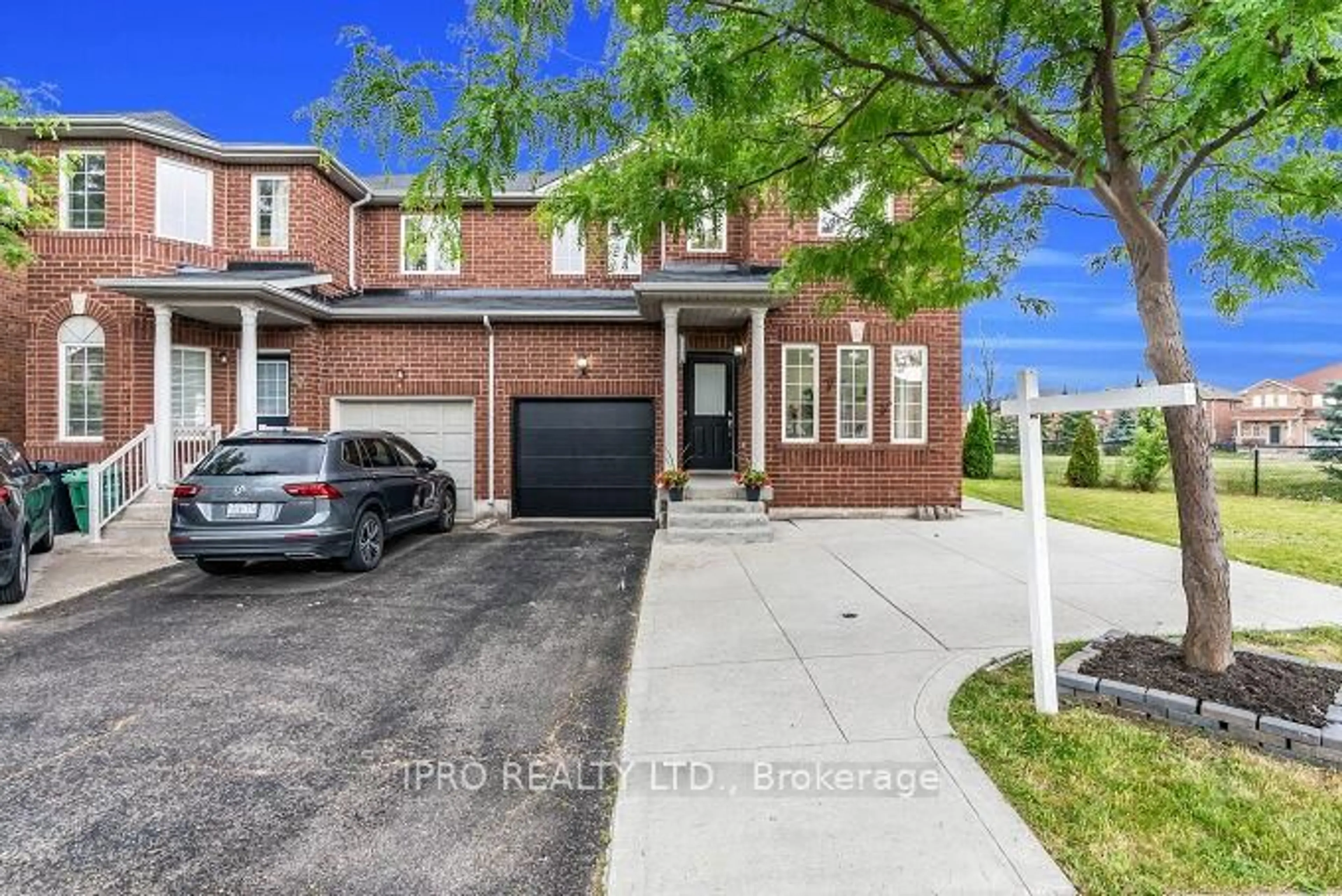 Home with brick exterior material, street for 72 Commodore Dr, Brampton Ontario L6X 0S6