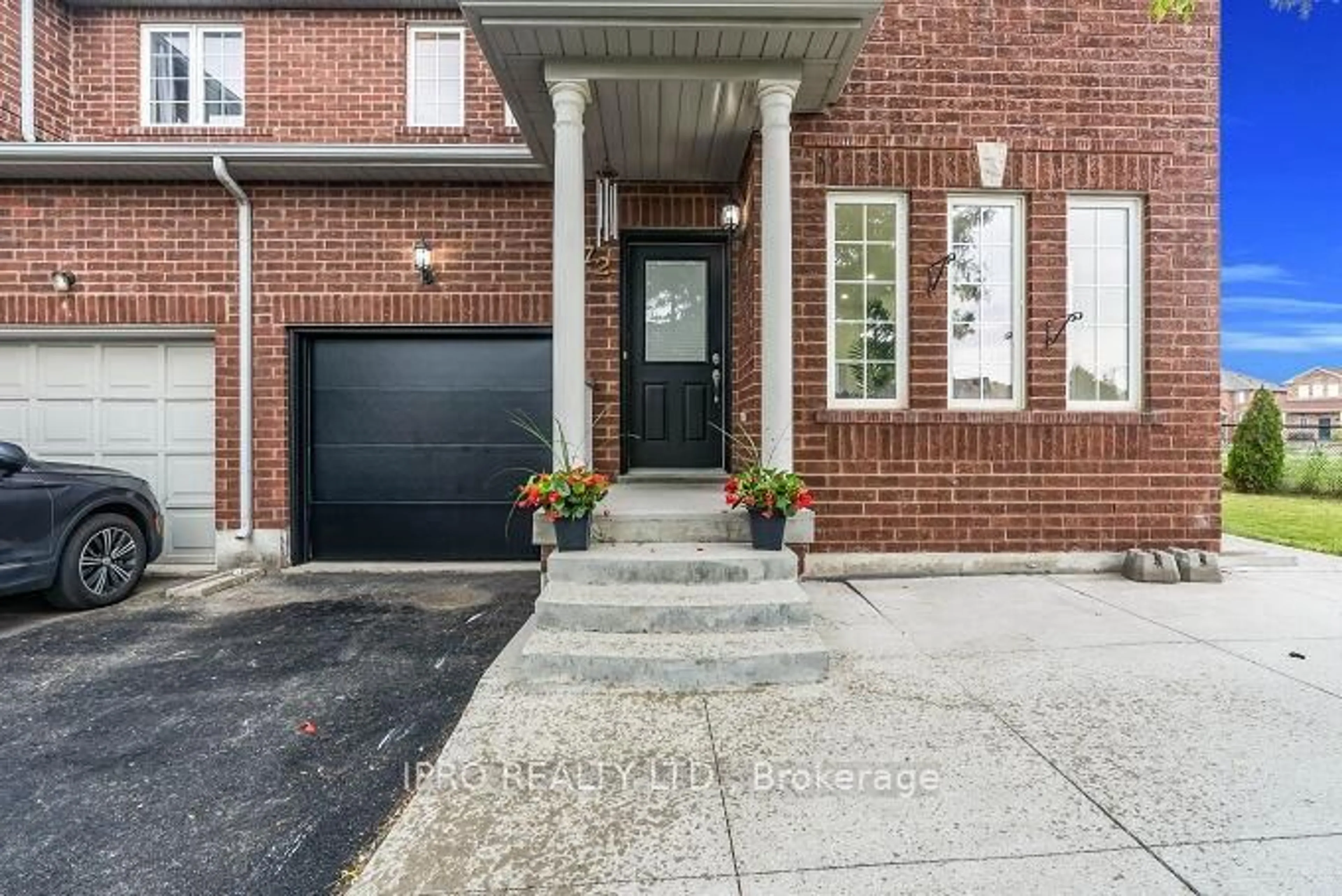 Home with brick exterior material, street for 72 Commodore Dr, Brampton Ontario L6X 0S6