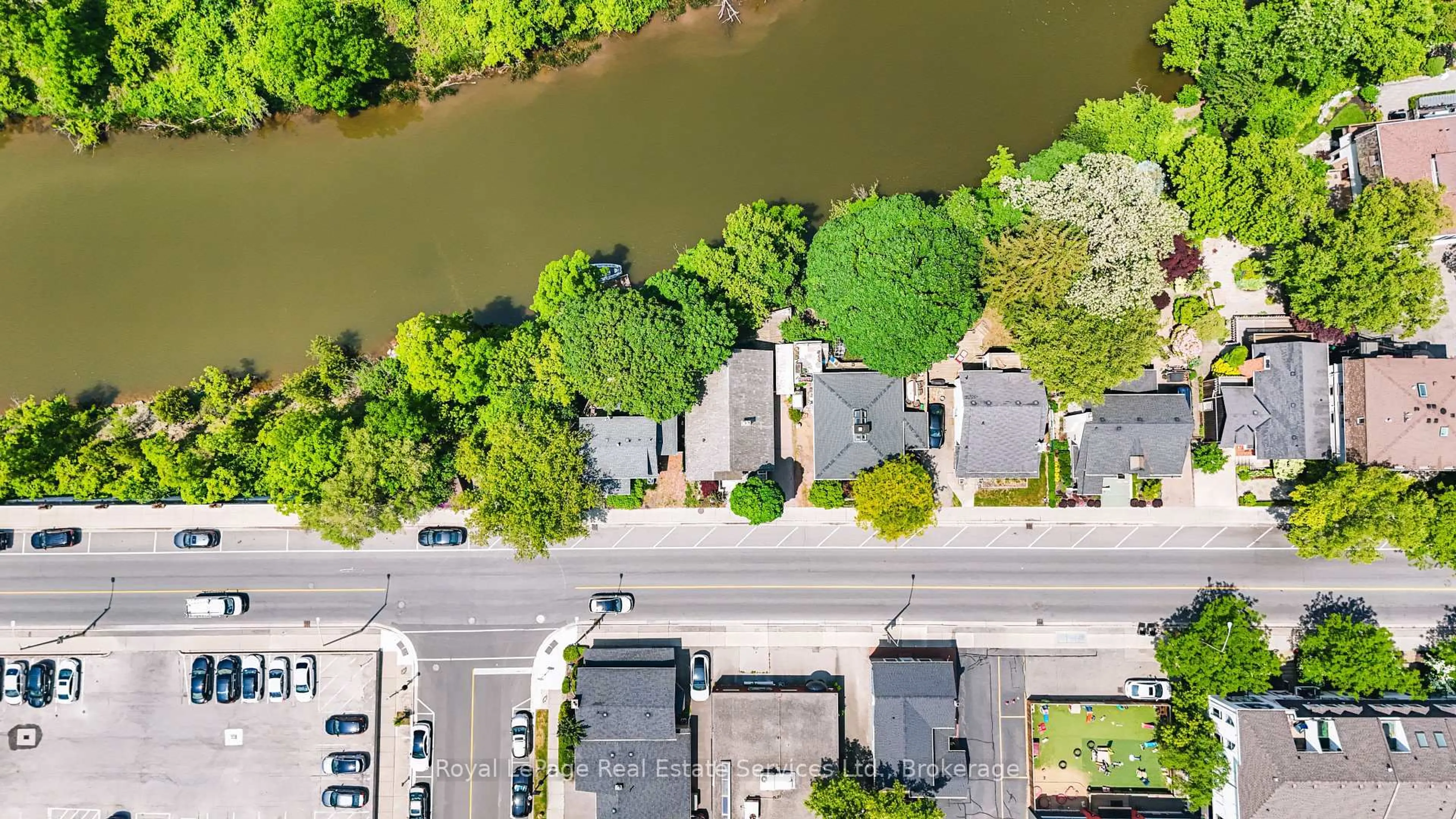 A pic from outside/outdoor area/front of a property/back of a property/a pic from drone, water/lake/river/ocean view for 213 Randall St, Oakville Ontario L6J 1P5
