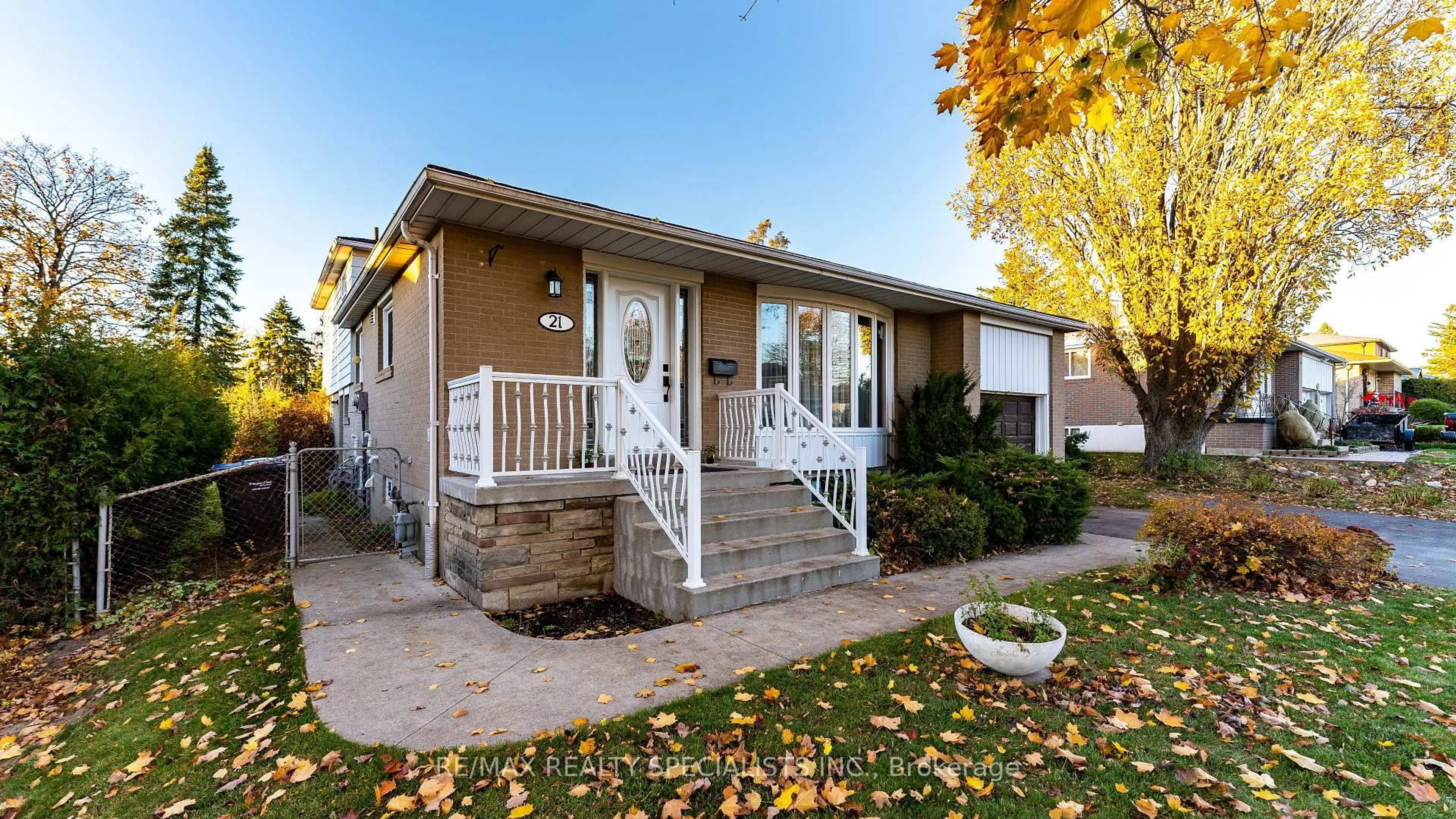 Home with brick exterior material, street for 21 Parkend Ave, Brampton Ontario L6Y 1B4