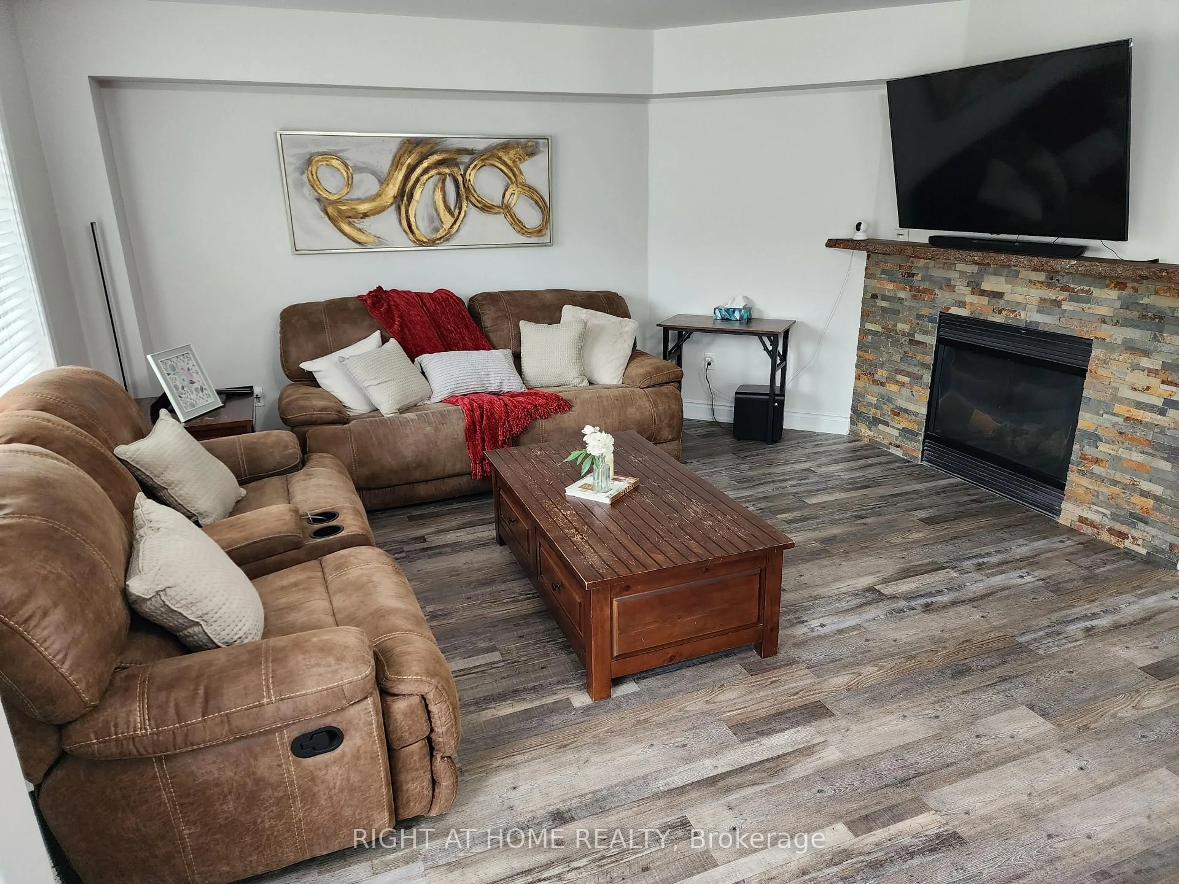 Living room with furniture, wood/laminate floor for 28 Serenity Lane, Brampton Ontario L6R 2T1
