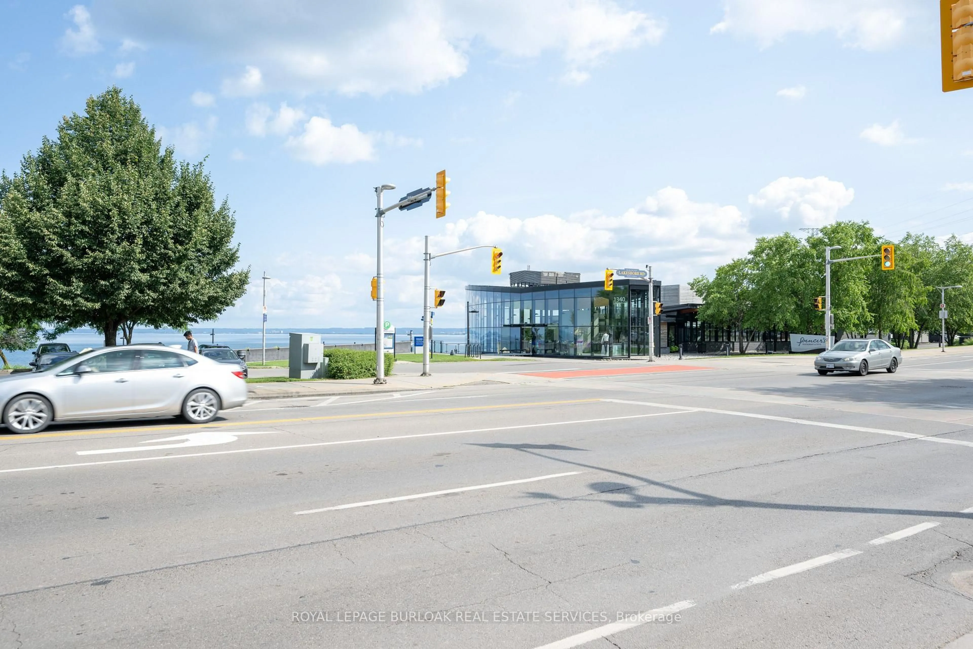 Blurry image for 1351 Lakeshore Rd #16, Burlington Ontario L7S 1B1