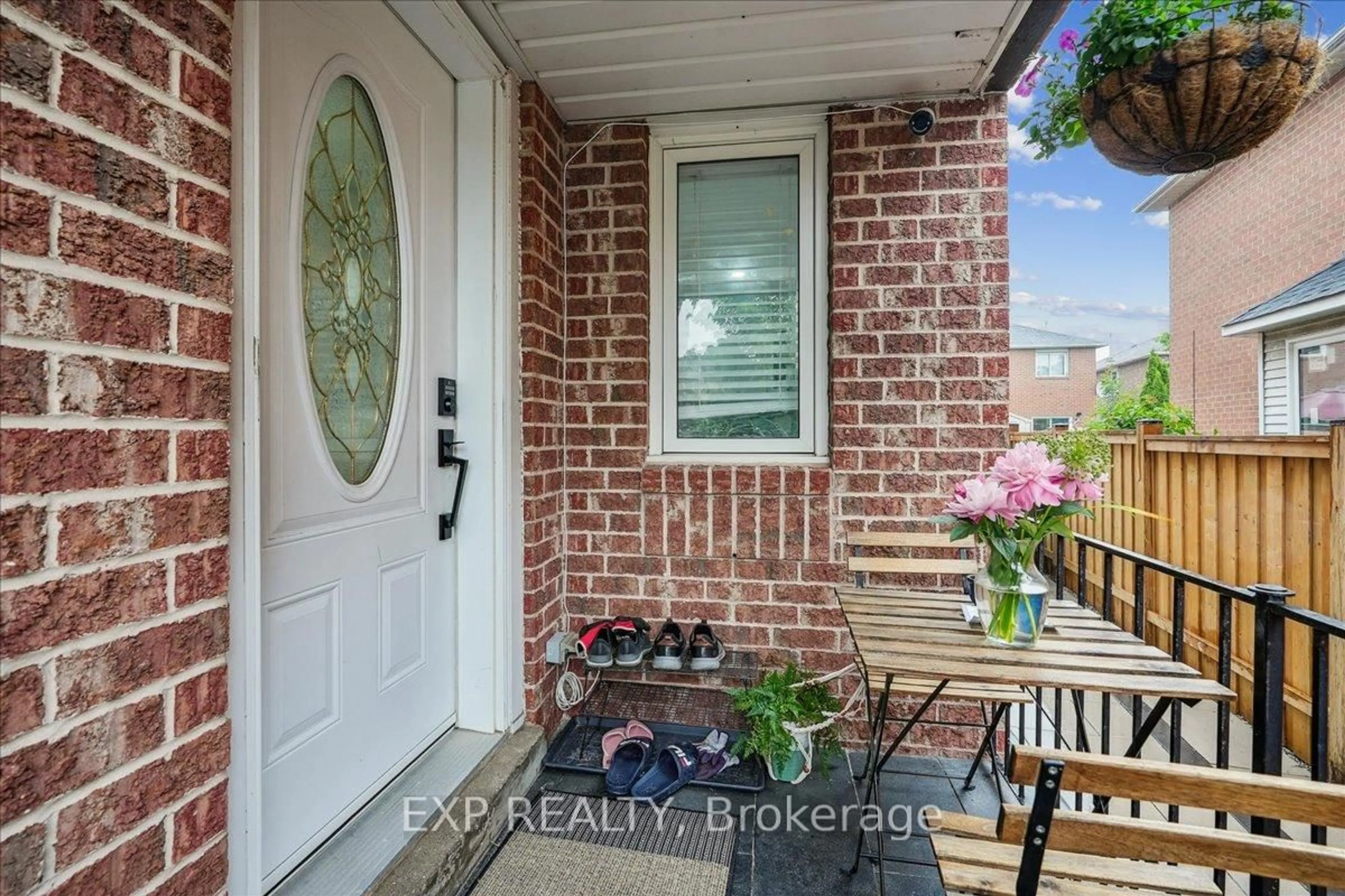 Indoor entryway for 5517 Whistler Cres, Mississauga Ontario L4Z 3R7