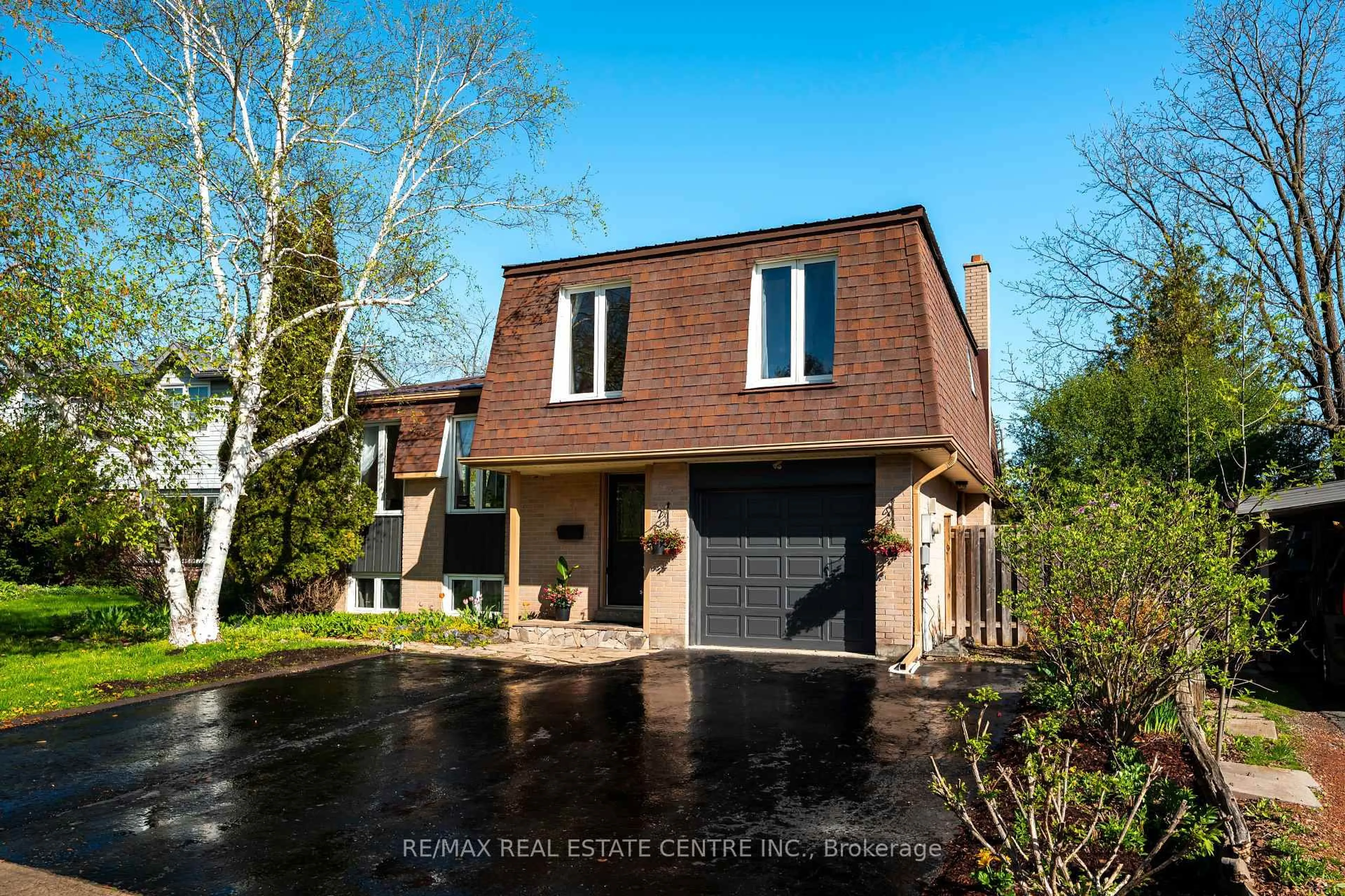 Home with brick exterior material, street for 43 Brenda Blvd, Orangeville Ontario L9W 3L3