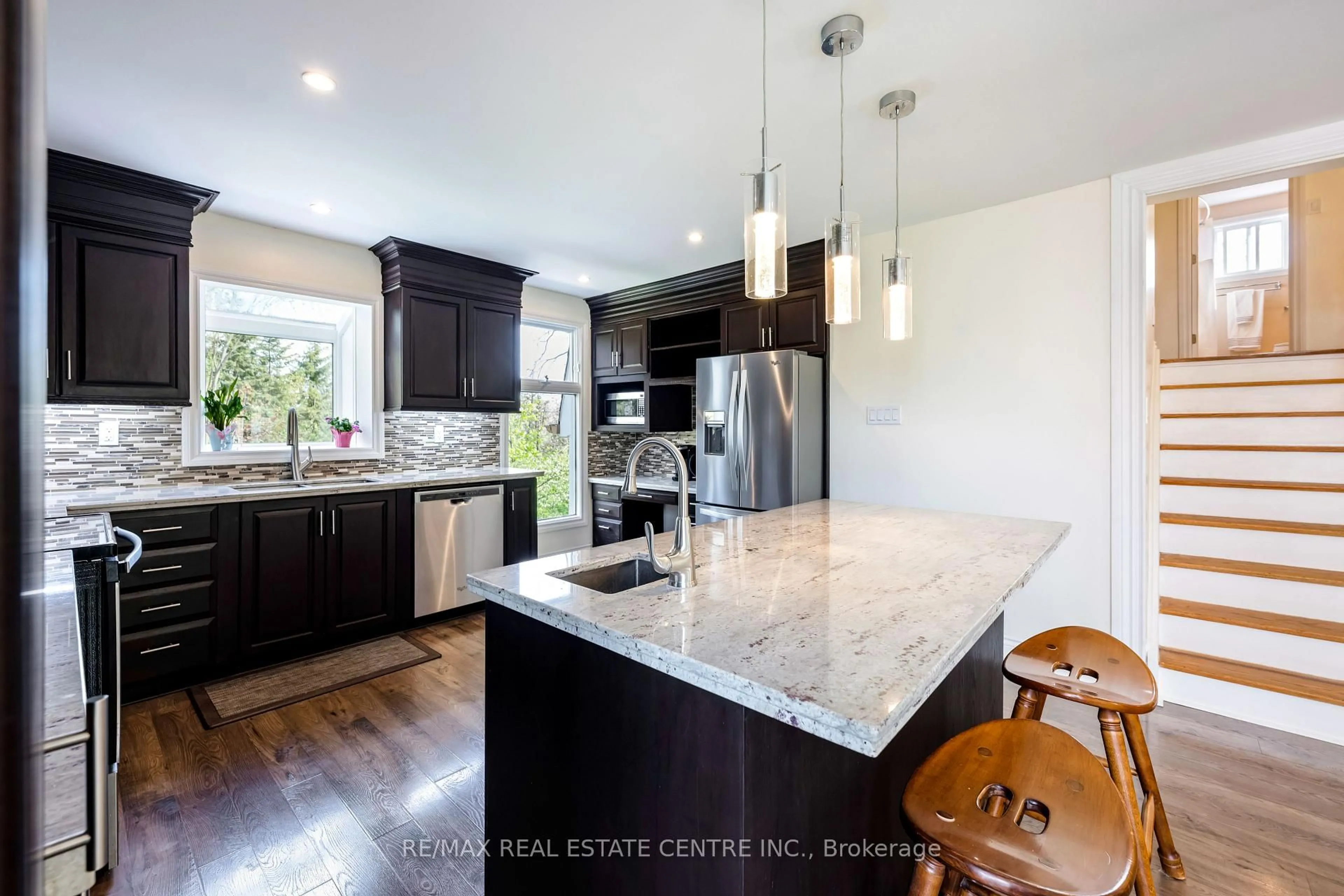 Contemporary kitchen, unknown for 43 Brenda Blvd, Orangeville Ontario L9W 3L3