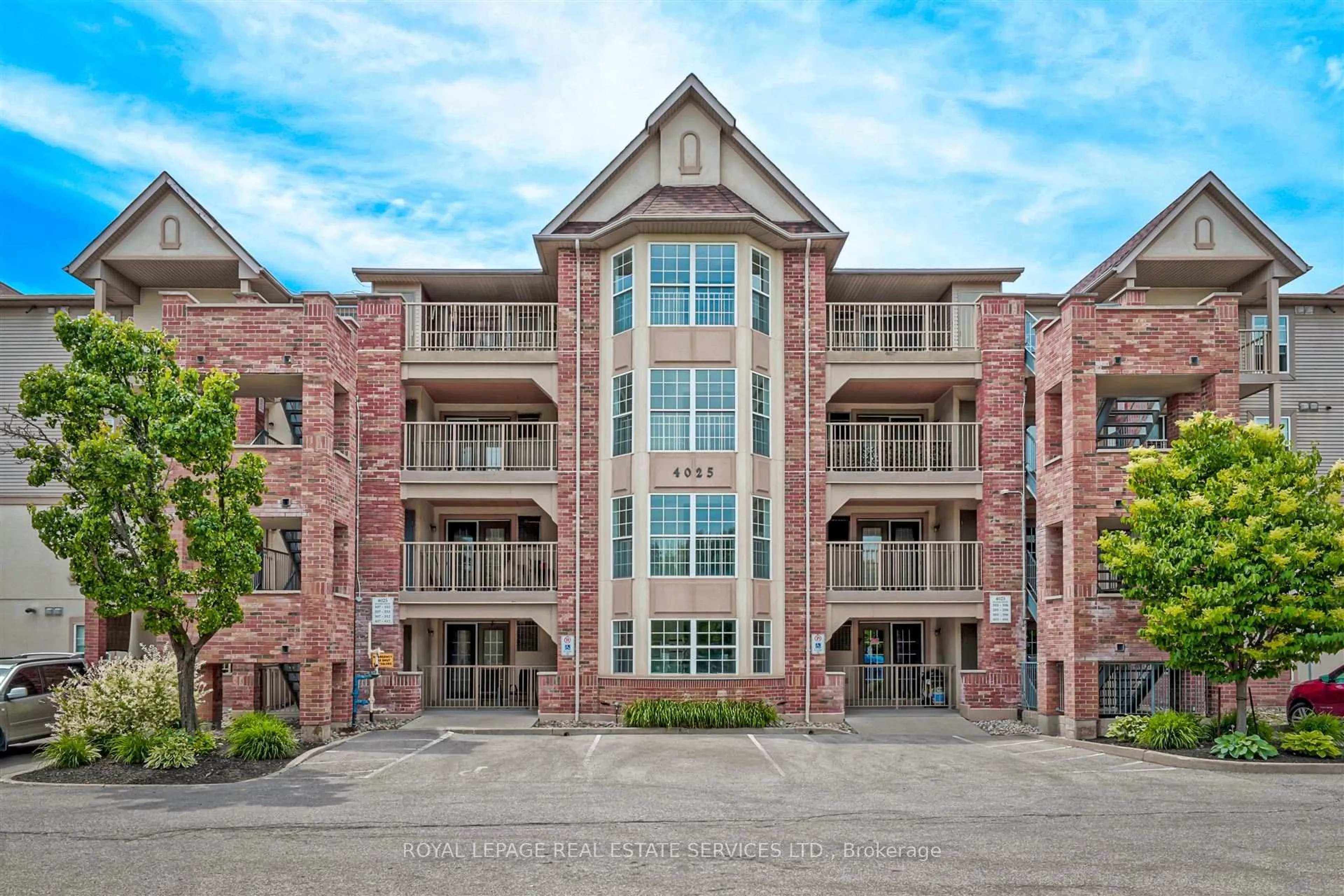 Home with brick exterior material, building for 4025 Kilmer Dr #407, Burlington Ontario L7M 4M5