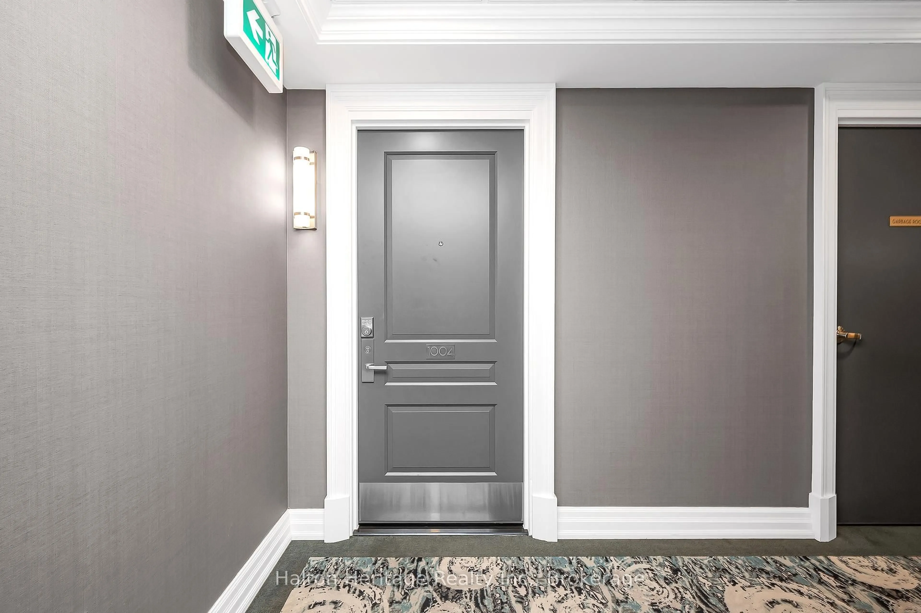 Indoor entryway for 2060 Lakeshore Rd #1004, Burlington Ontario L7R 0G2