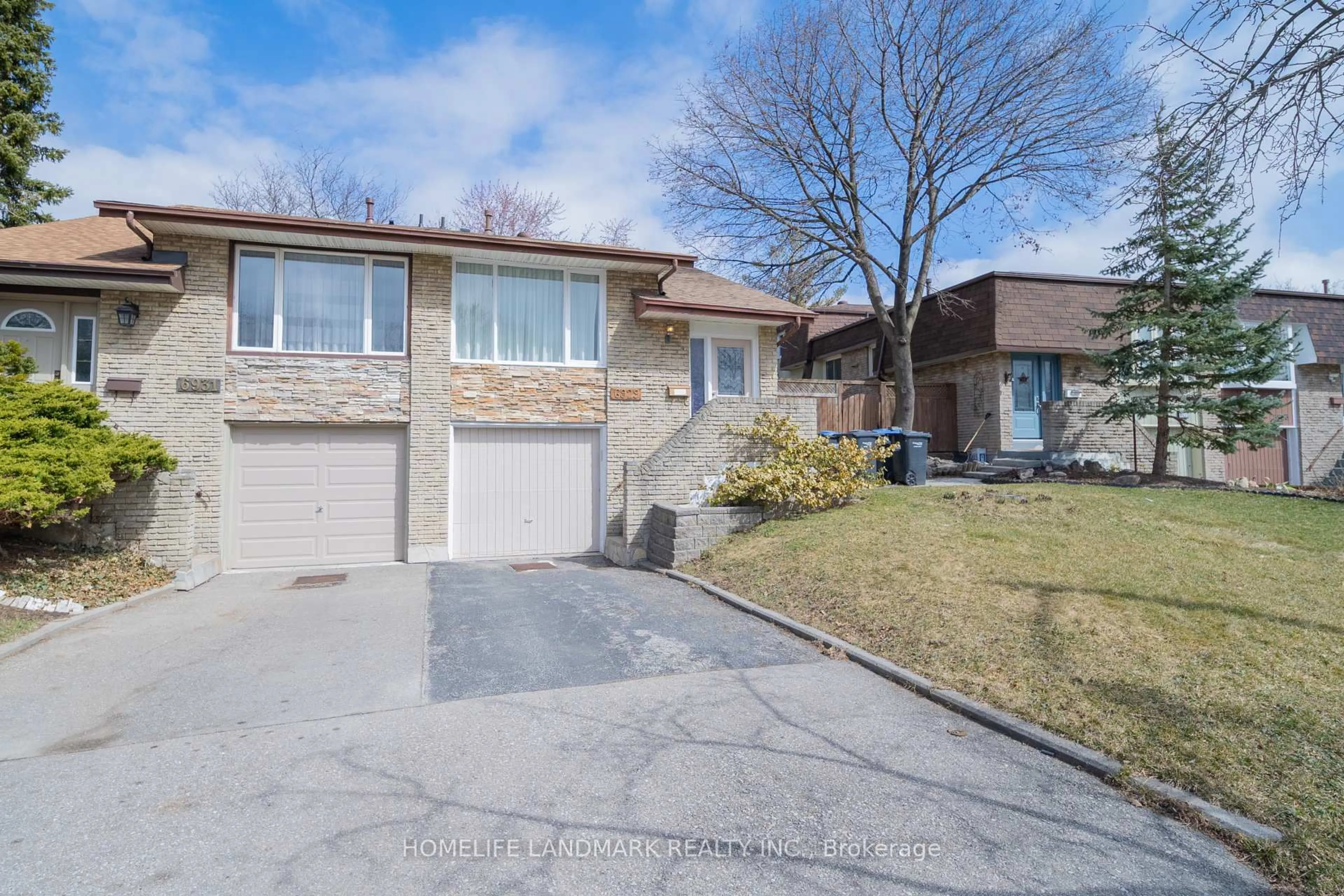 Home with brick exterior material, street for 6929 Bilbao Lane, Mississauga Ontario L5N 1R2