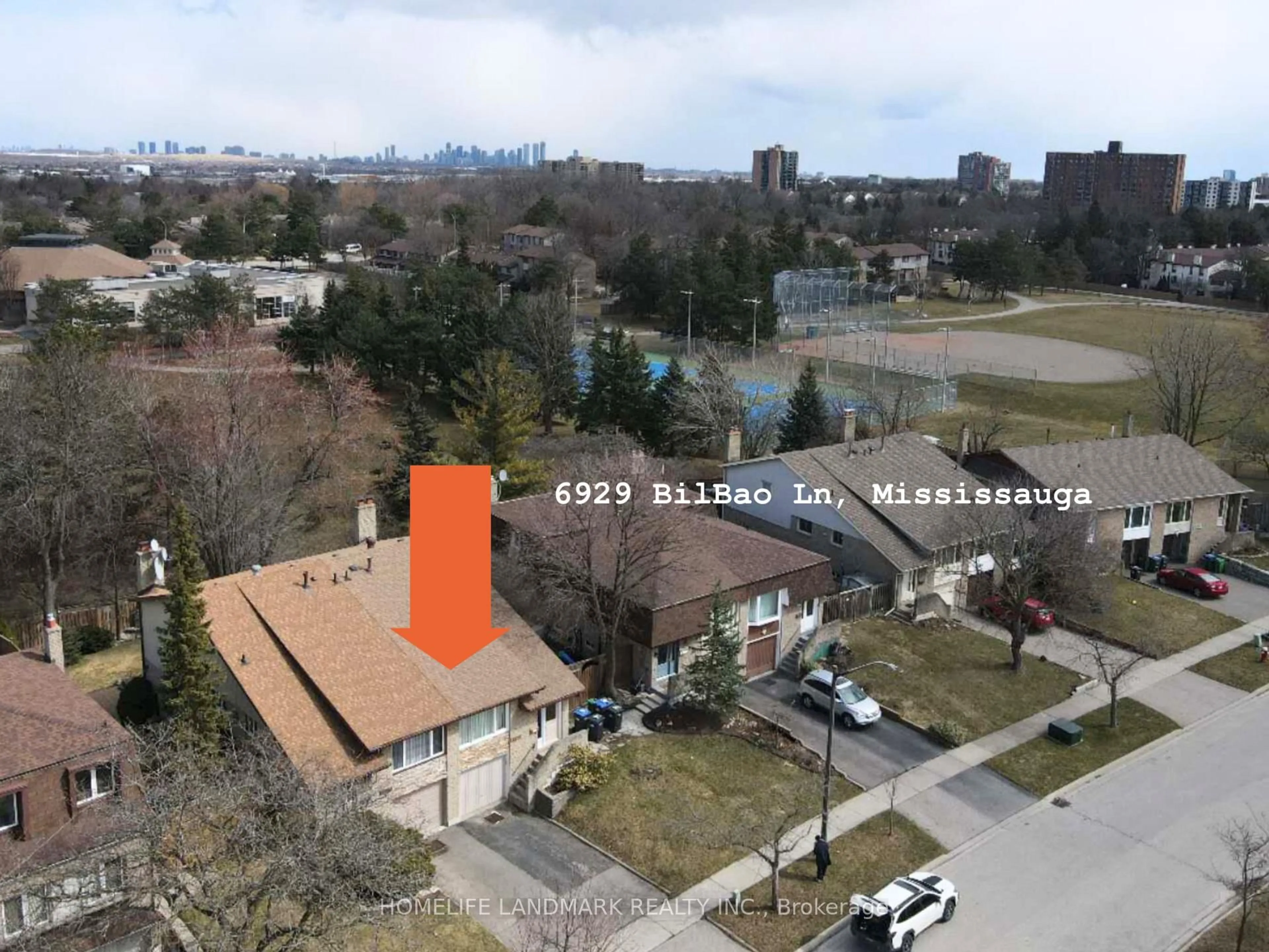 A pic from outside/outdoor area/front of a property/back of a property/a pic from drone, city buildings view from balcony for 6929 Bilbao Lane, Mississauga Ontario L5N 1R2