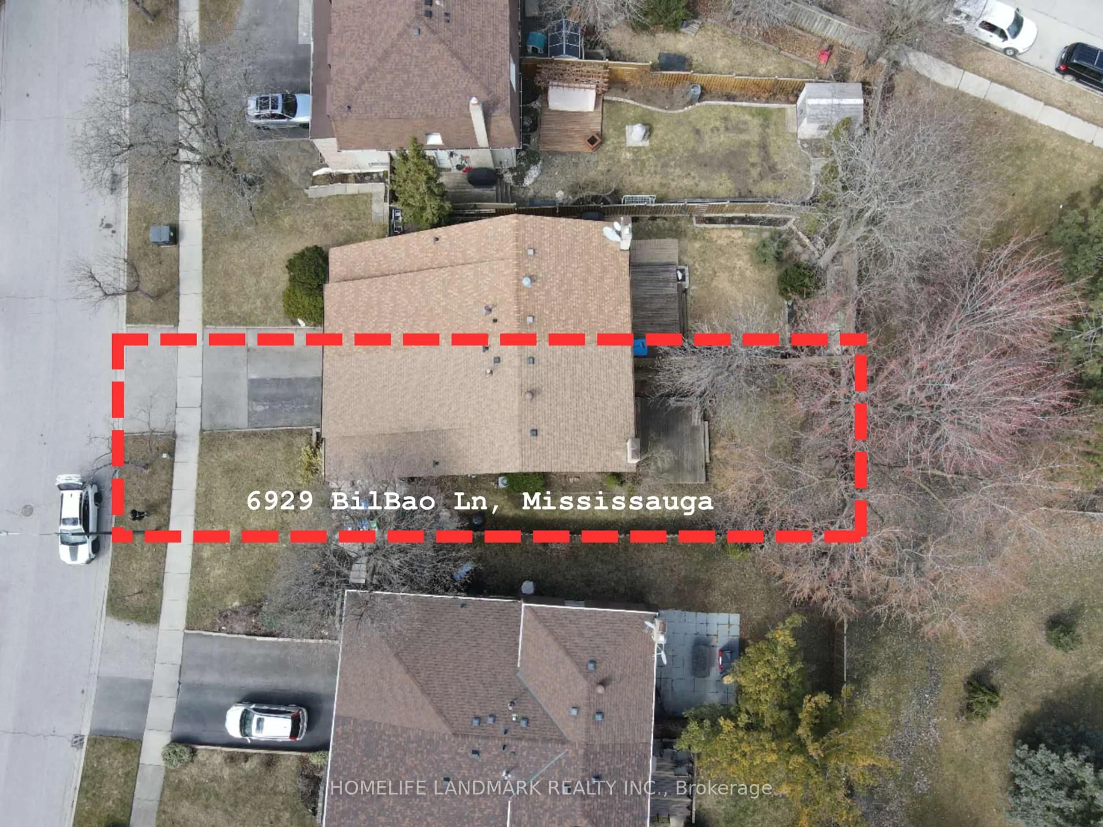 A pic from outside/outdoor area/front of a property/back of a property/a pic from drone, street for 6929 Bilbao Lane, Mississauga Ontario L5N 1R2