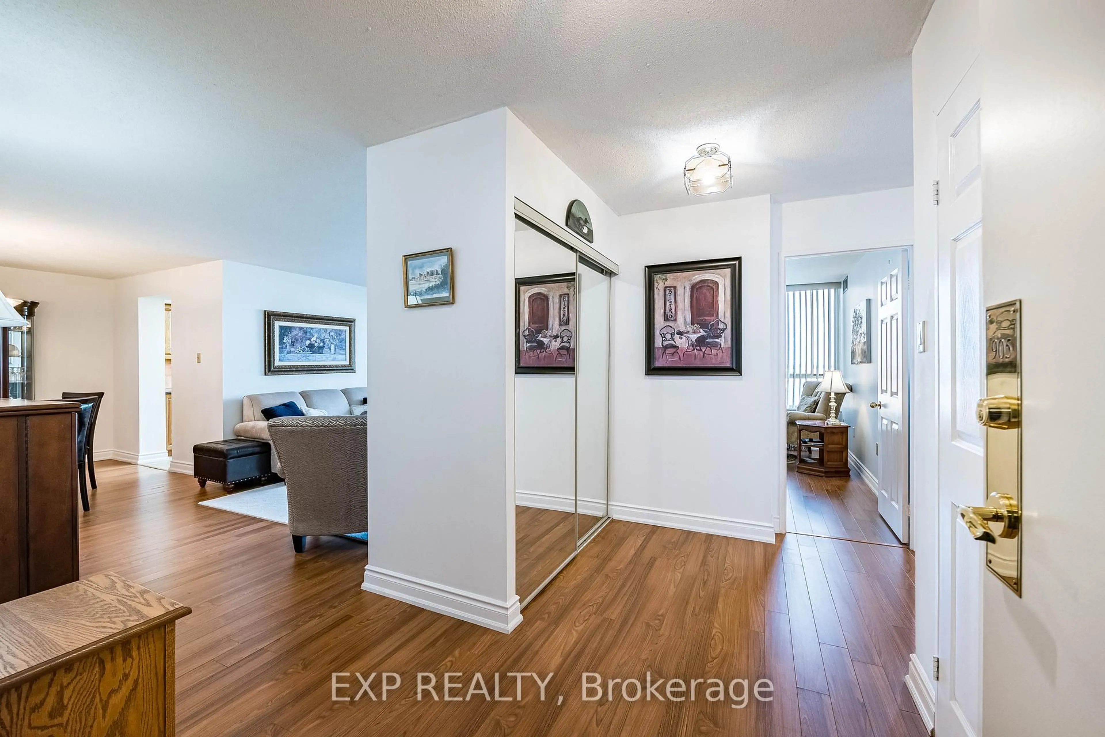 Indoor entryway for 20 Cherrytree Dr #905, Brampton Ontario L6Y 3V1