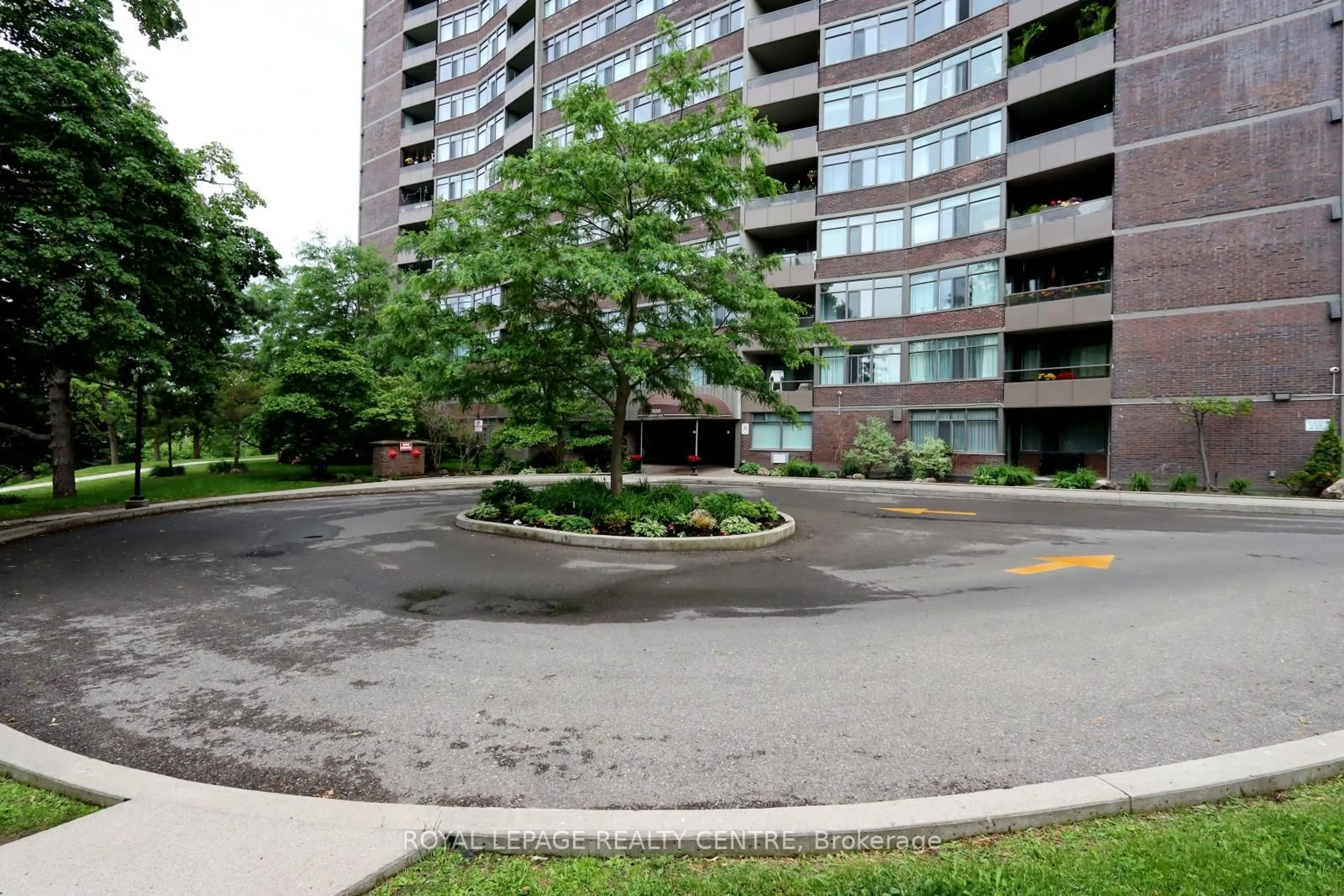 Patio, street for 3100 Kirwin Ave #701, Mississauga Ontario L5A 3S6