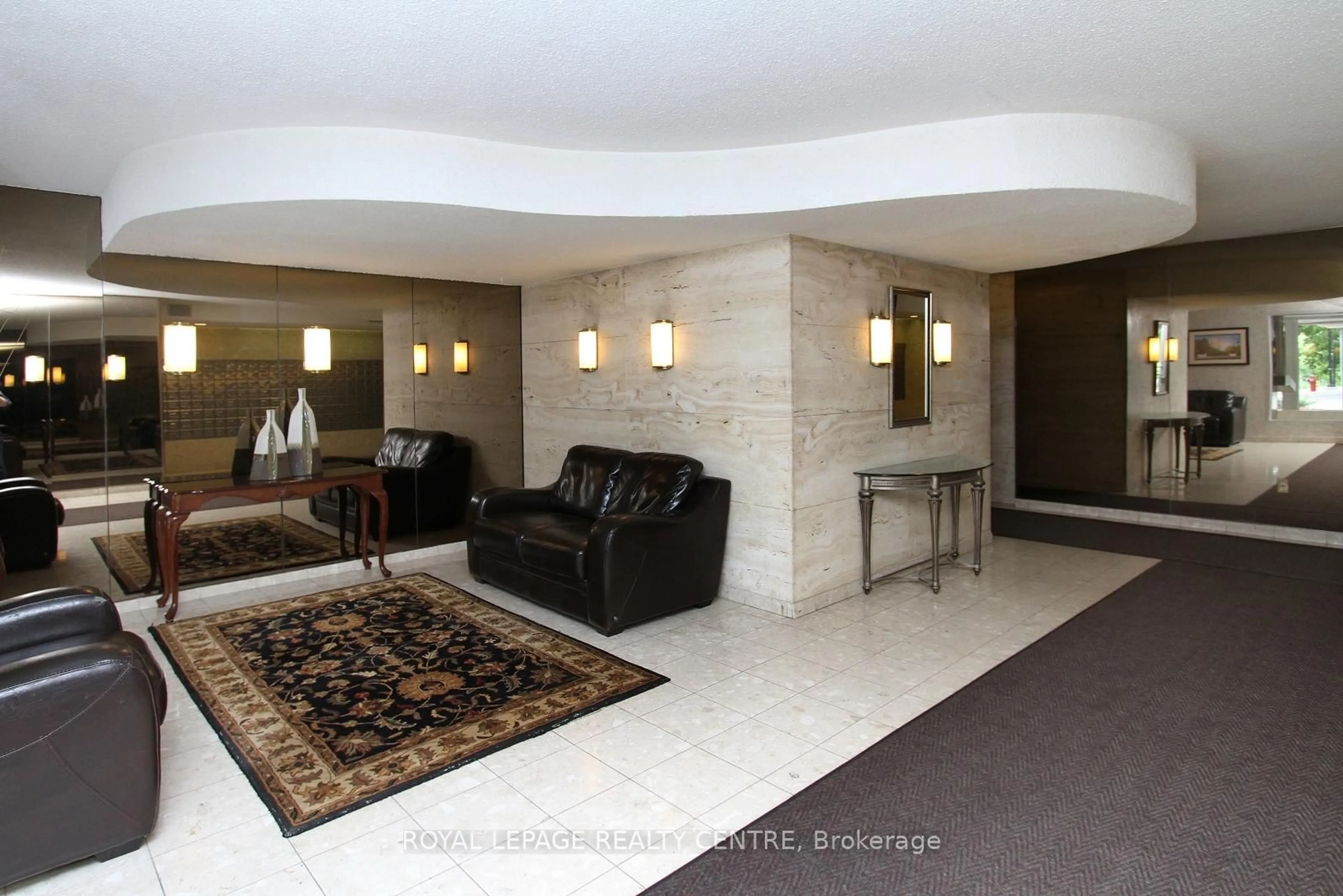 Unknown for 3100 Kirwin Ave #701, Mississauga Ontario L5A 3S6