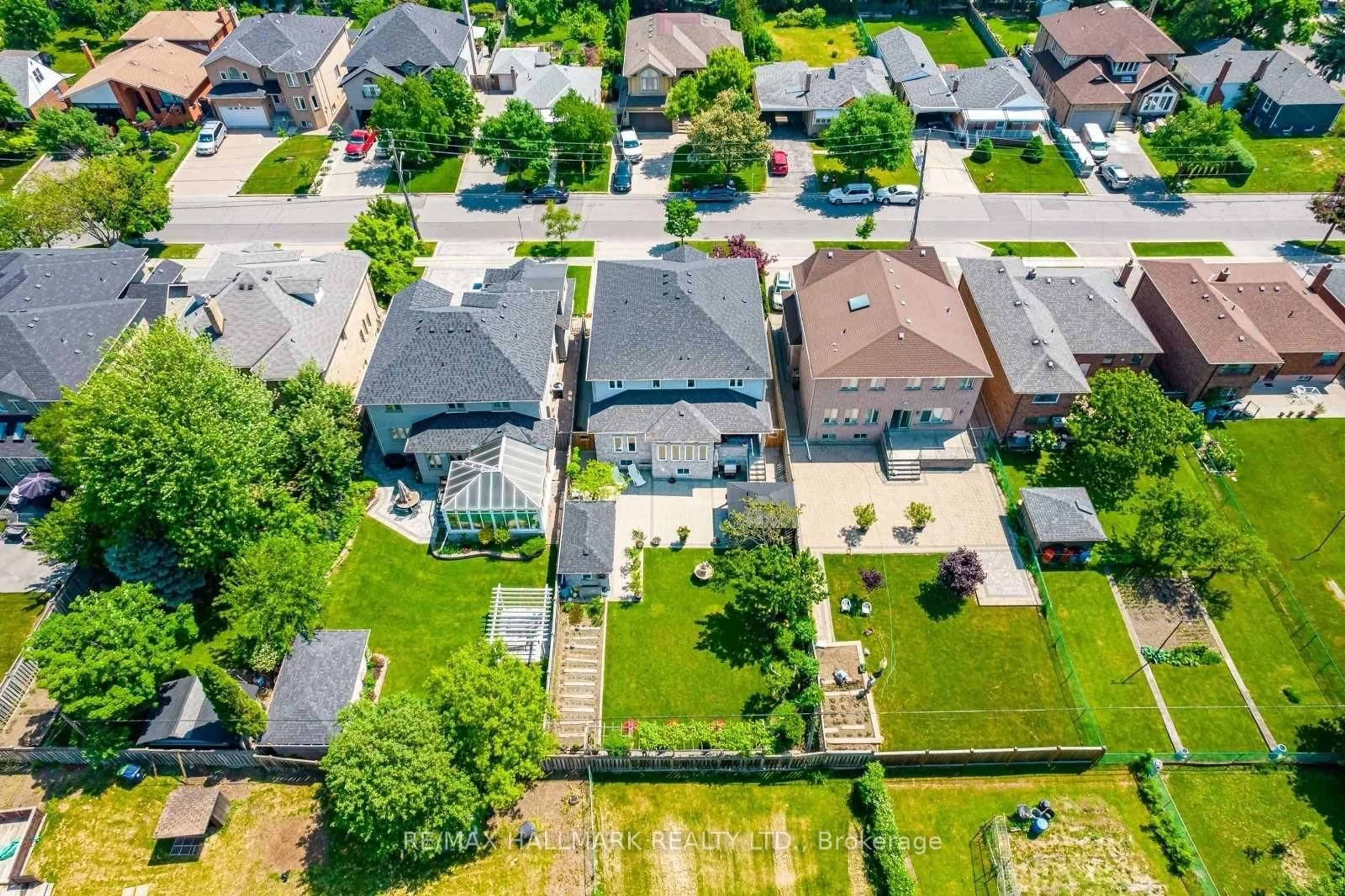 A pic from outside/outdoor area/front of a property/back of a property/a pic from drone, street for 12 Highland Hill, Toronto Ontario M6A 2P8