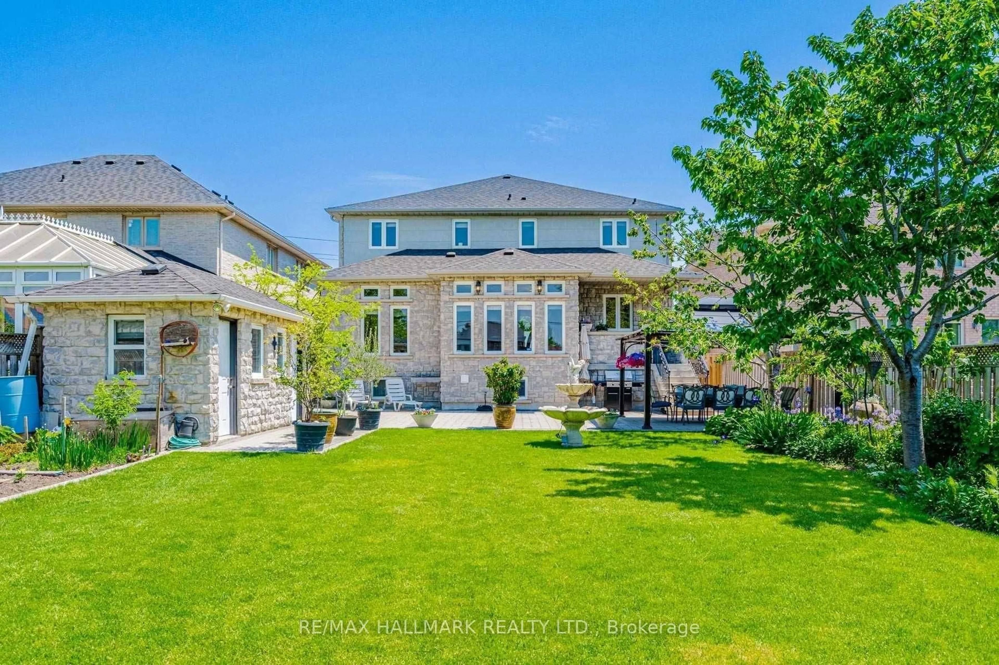 A pic from outside/outdoor area/front of a property/back of a property/a pic from drone, unknown for 12 Highland Hill, Toronto Ontario M6A 2P8