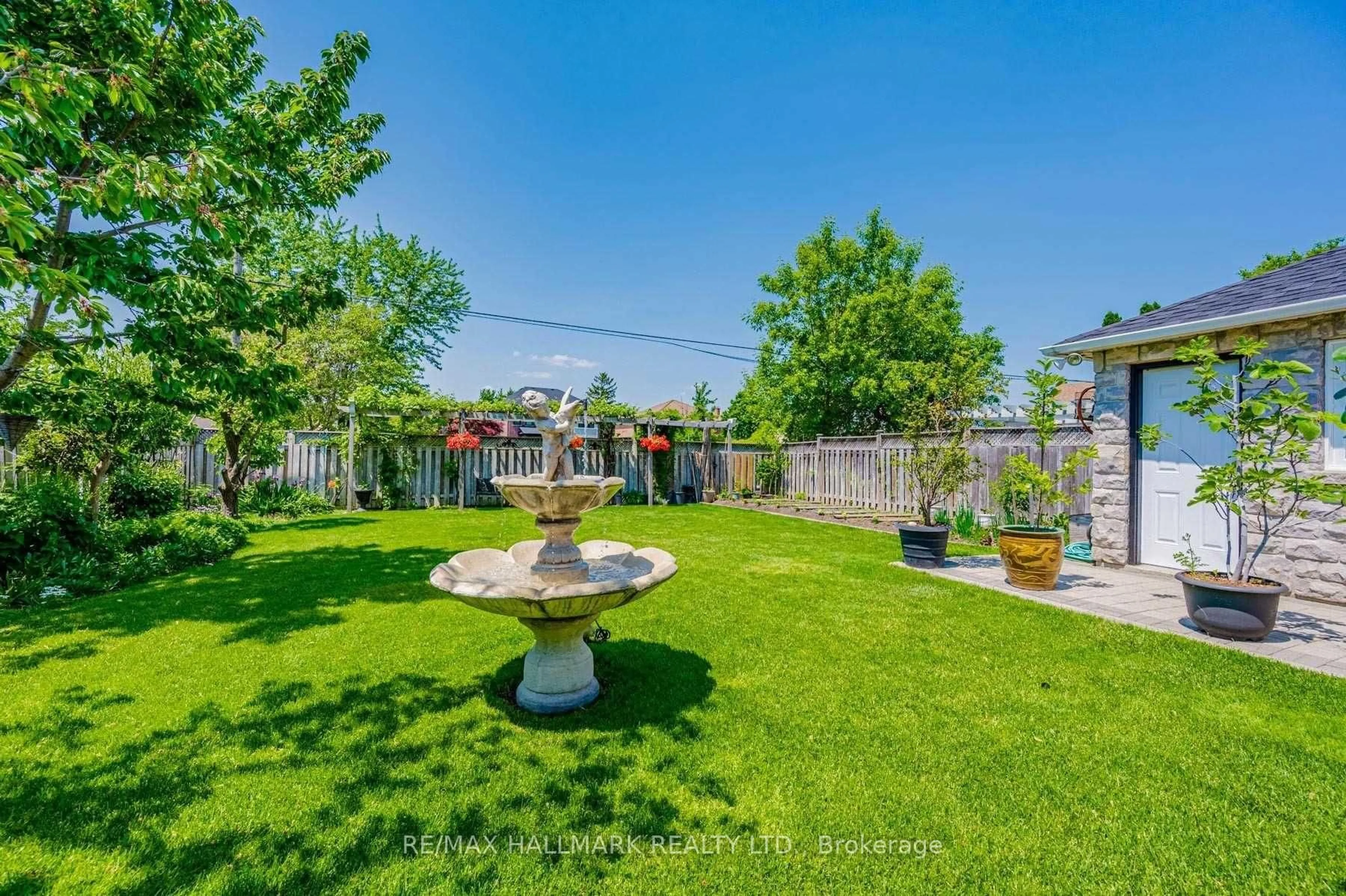 A pic from outside/outdoor area/front of a property/back of a property/a pic from drone, unknown for 12 Highland Hill, Toronto Ontario M6A 2P8