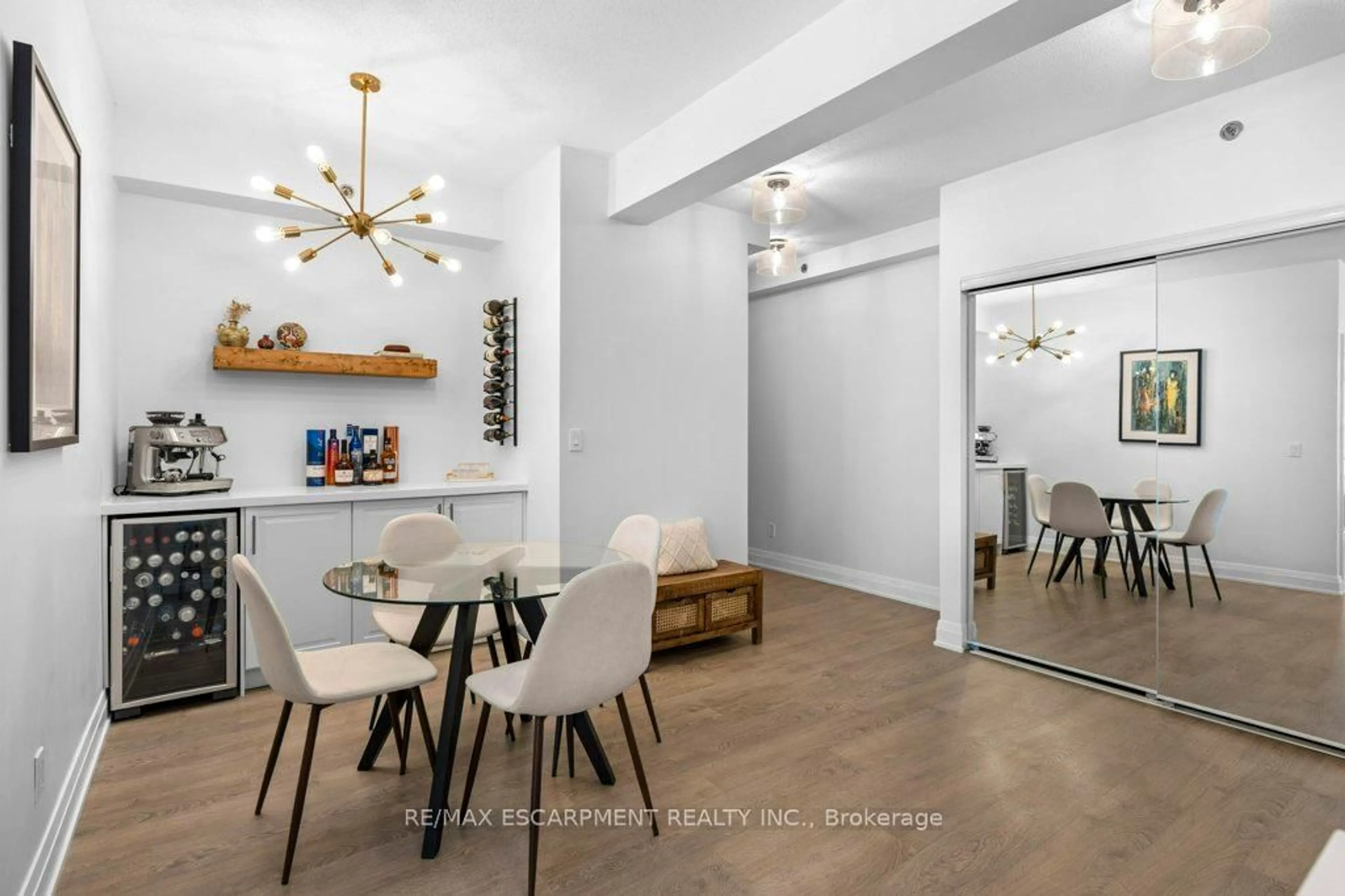 Dining room, unknown for 55 Speers Rd #901, Oakville Ontario L6K 0H9