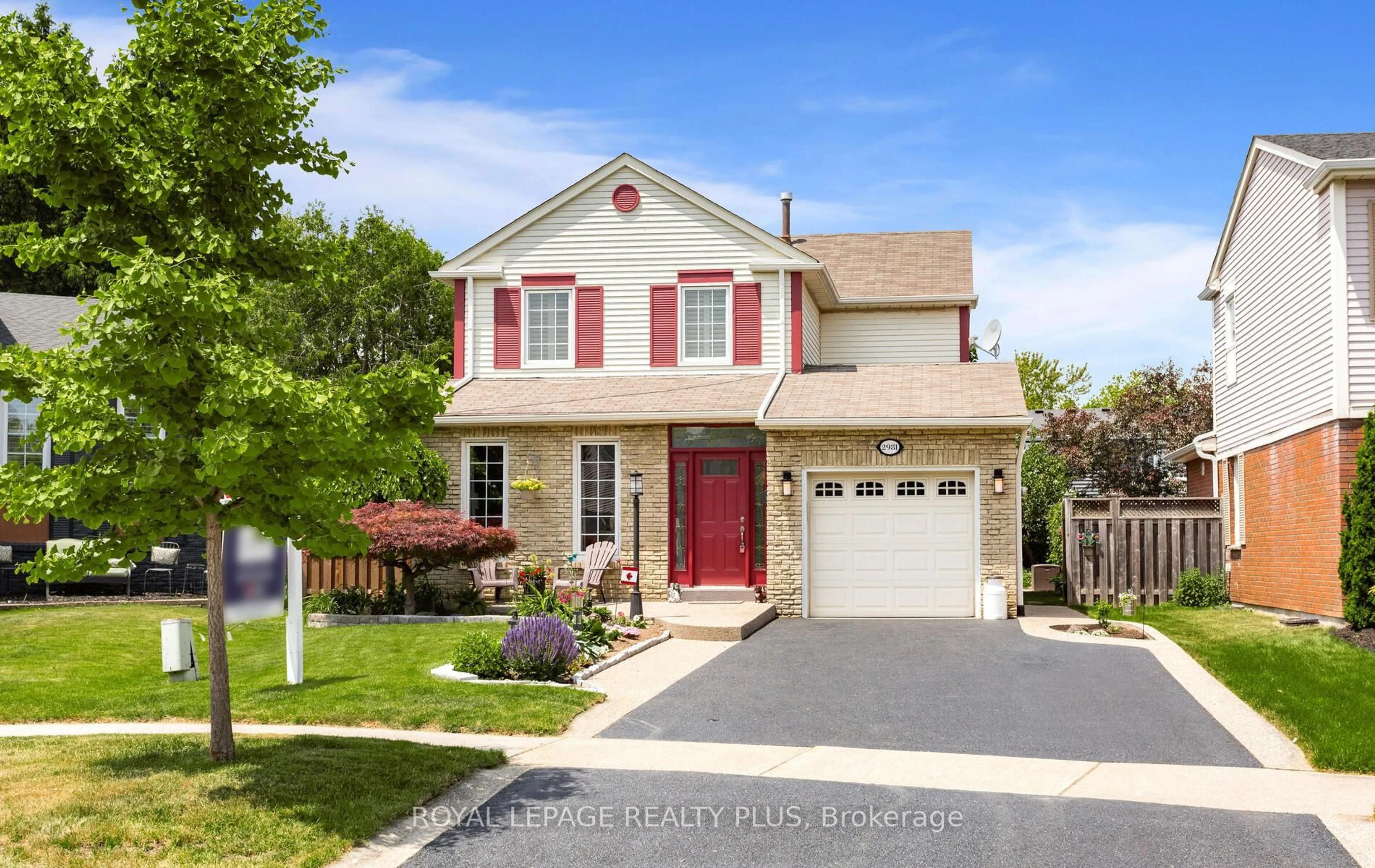 Home with vinyl exterior material, street for 2981 Dancer Crt, Mississauga Ontario L5L 1Y5
