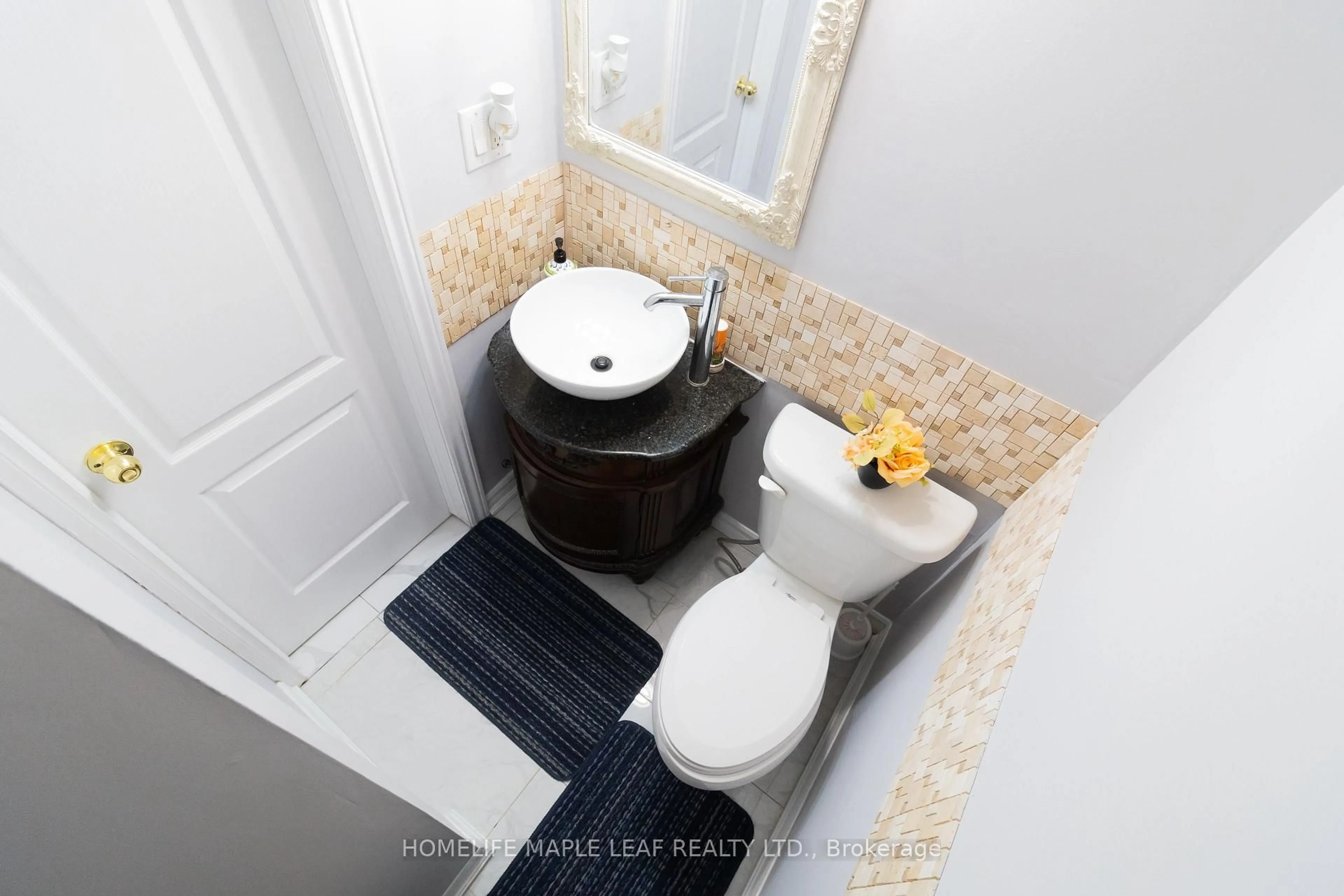 Standard bathroom, ceramic/tile floor for 61 Seclusion Cres, Brampton Ontario L6R 1L5