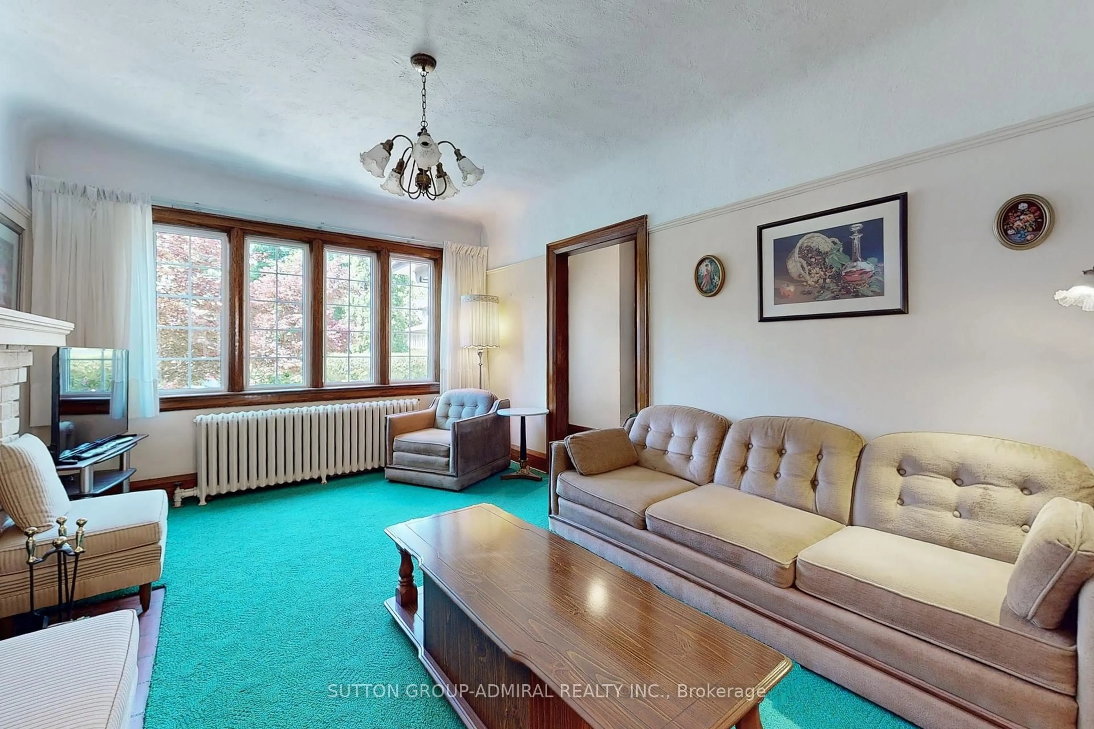 Living room with furniture, unknown for 1 Valleyview Gdns, Toronto Ontario M6S 2B5