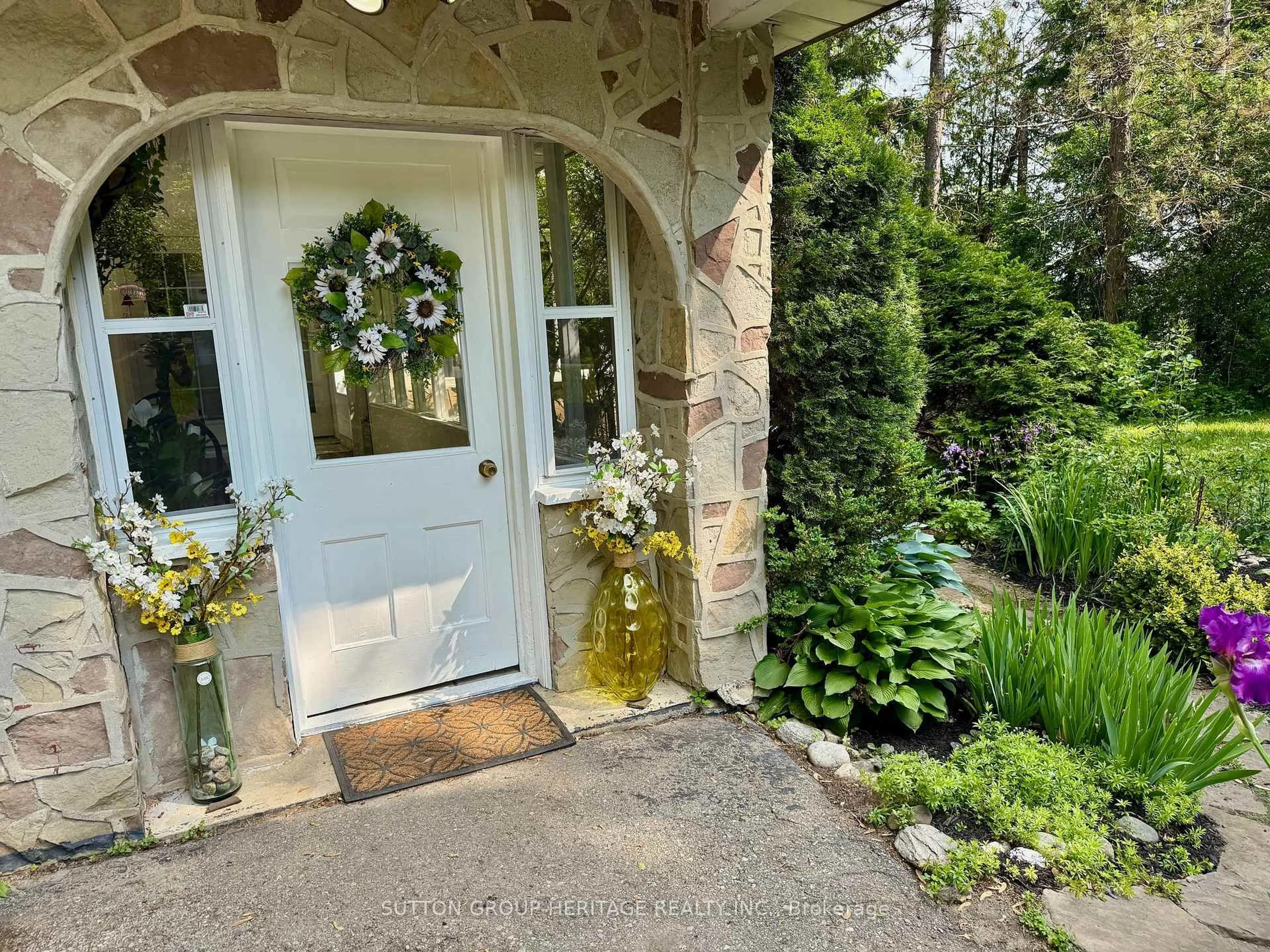 Indoor entryway for 2766 Highpoint Sdrd, Caledon Ontario L7K 0J1