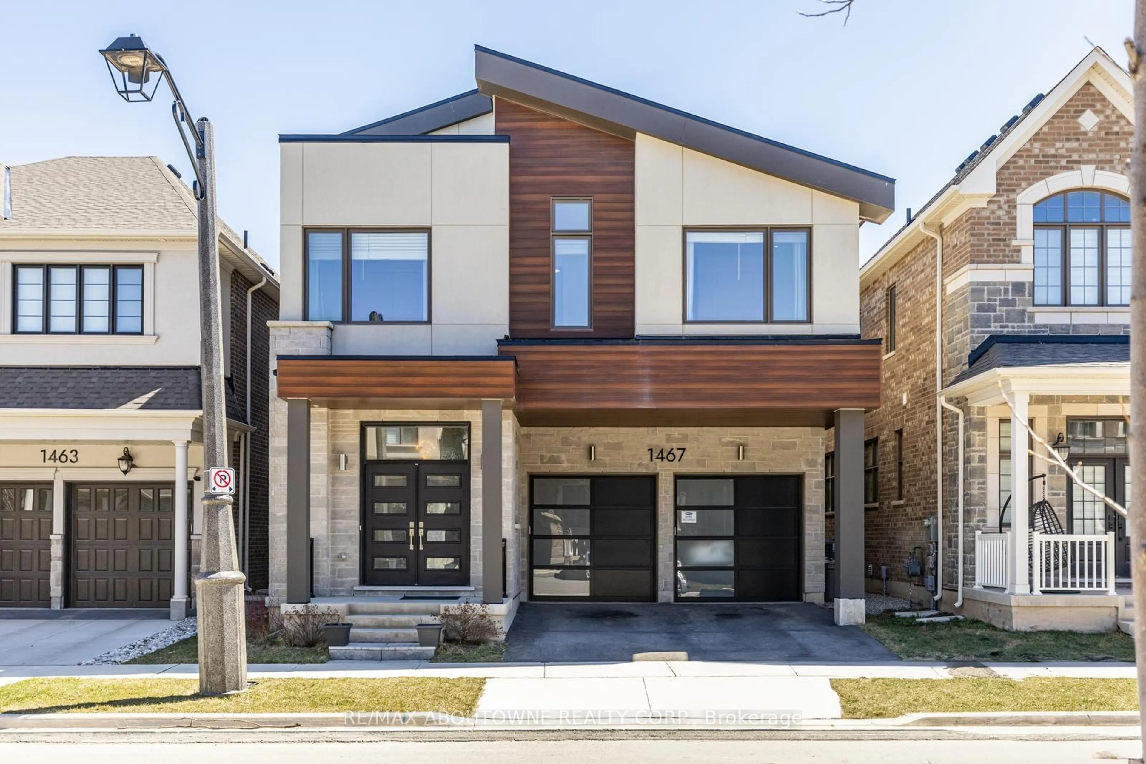 Home with brick exterior material, street for 1467 Everest Cres, Oakville Ontario L6H 3S4