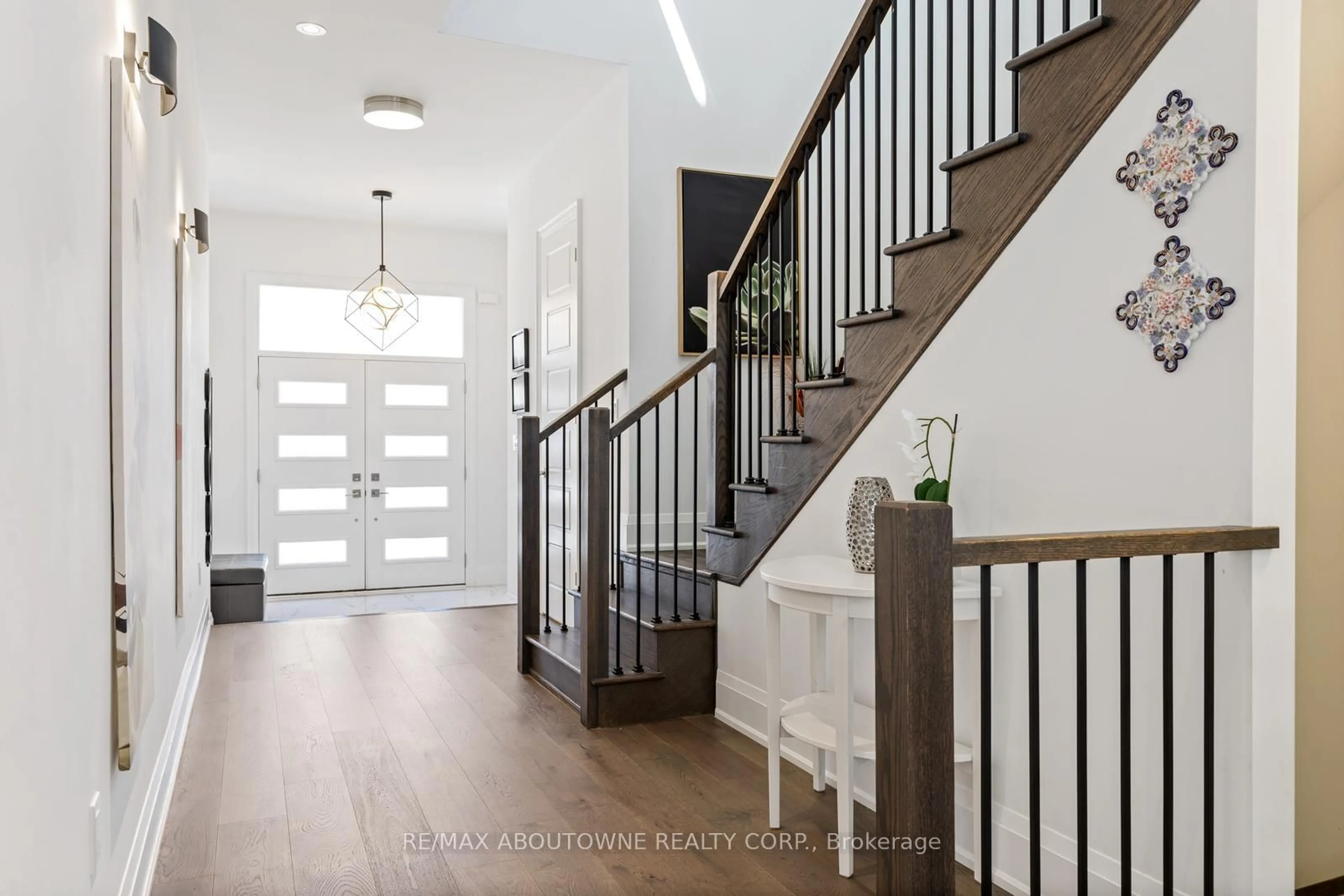 Indoor entryway for 1467 Everest Cres, Oakville Ontario L6H 3S4