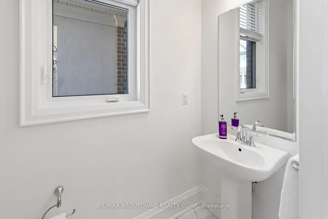 Additional property image - 1467 Everest Cres