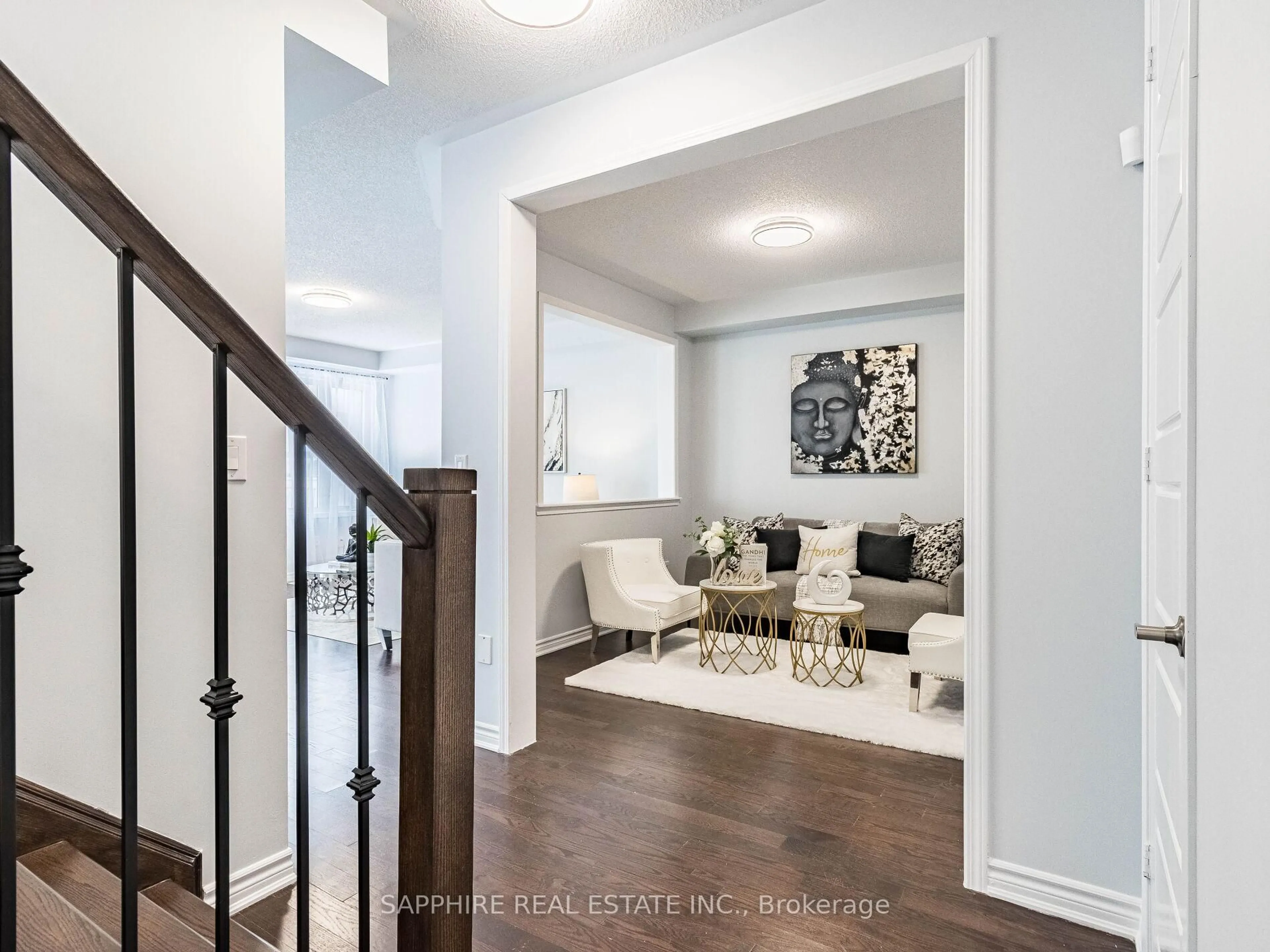 Indoor entryway for 325 Trudeau Dr, Milton Ontario L9T 8Y7