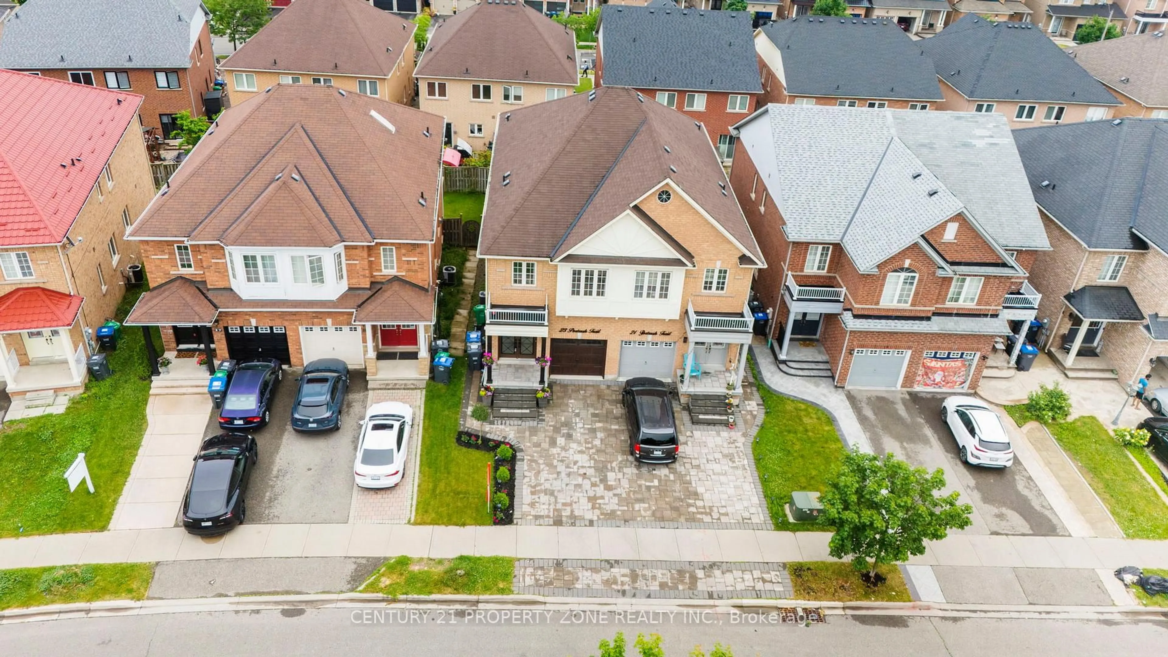 A pic from outside/outdoor area/front of a property/back of a property/a pic from drone, street for 23 Portrush Tr, Brampton Ontario L6X 0R4