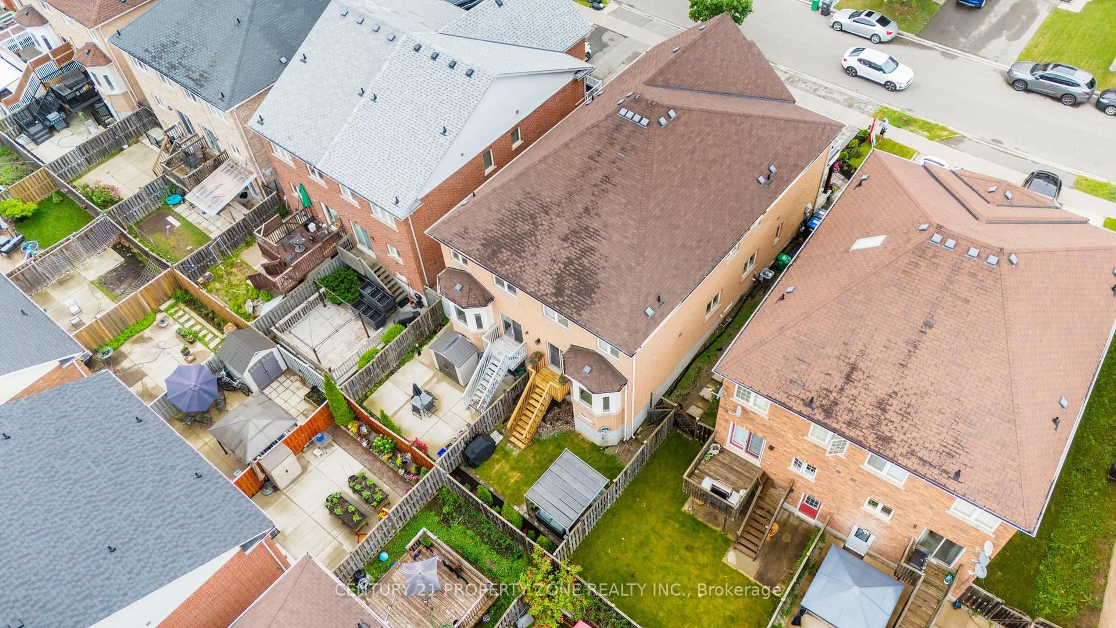 A pic from outside/outdoor area/front of a property/back of a property/a pic from drone, city buildings view from balcony for 23 Portrush Tr, Brampton Ontario L6X 0R4