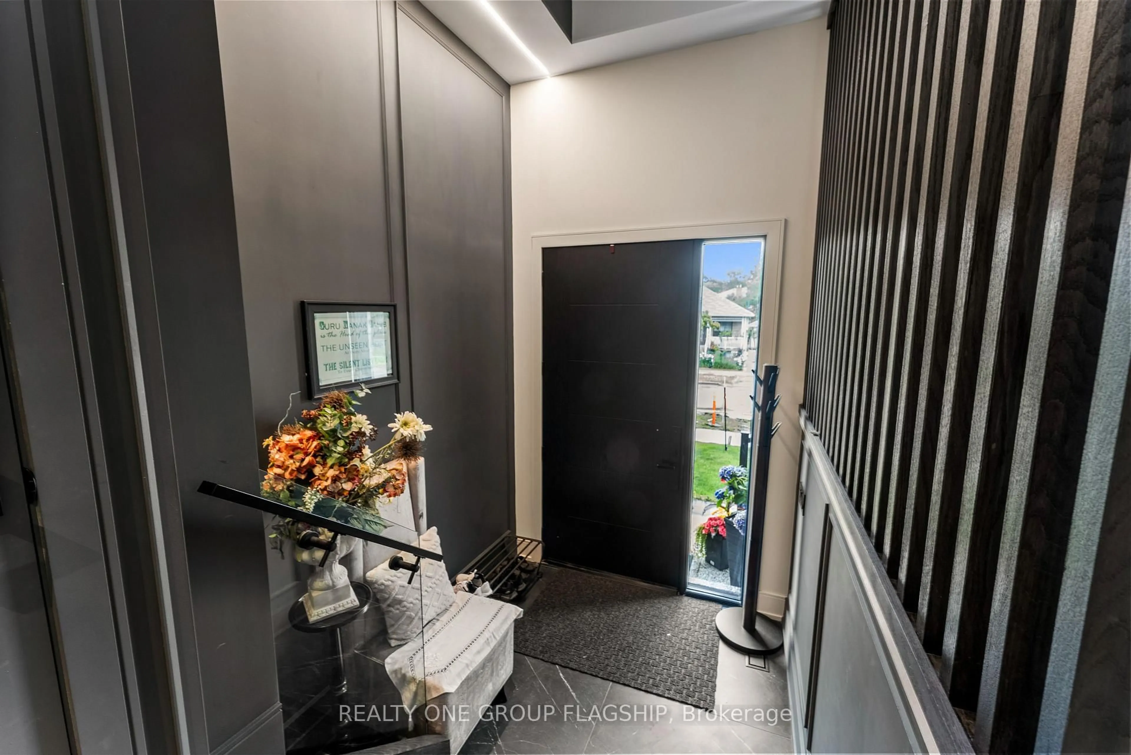Indoor foyer for 150 Sheldon Ave, Toronto Ontario M8W 4L6