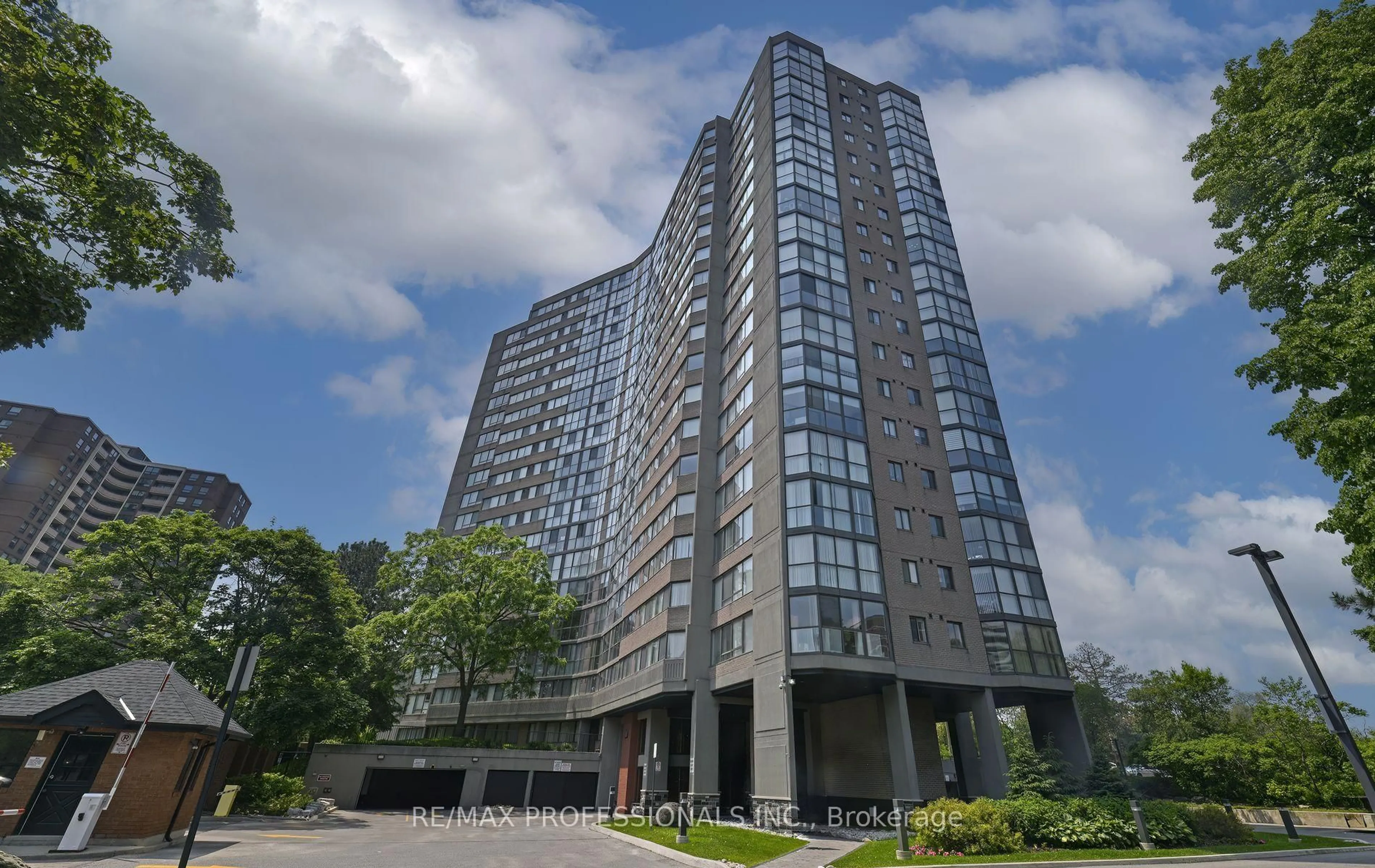 Indoor foyer for 40 Richview Rd #1605, Toronto Ontario M9A 5C1