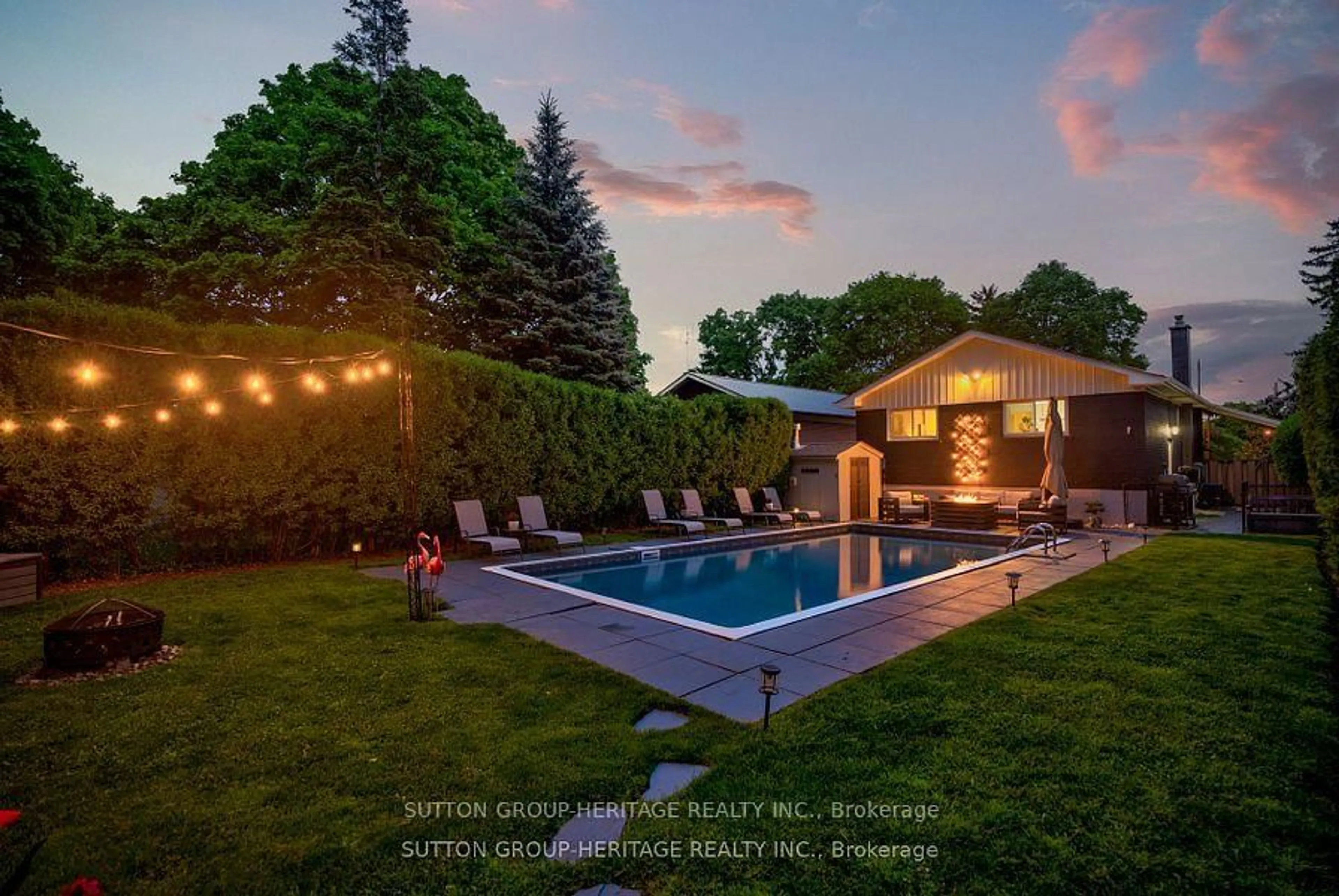 Pool for 22 Paragon Rd, Toronto Ontario M9R 1J5