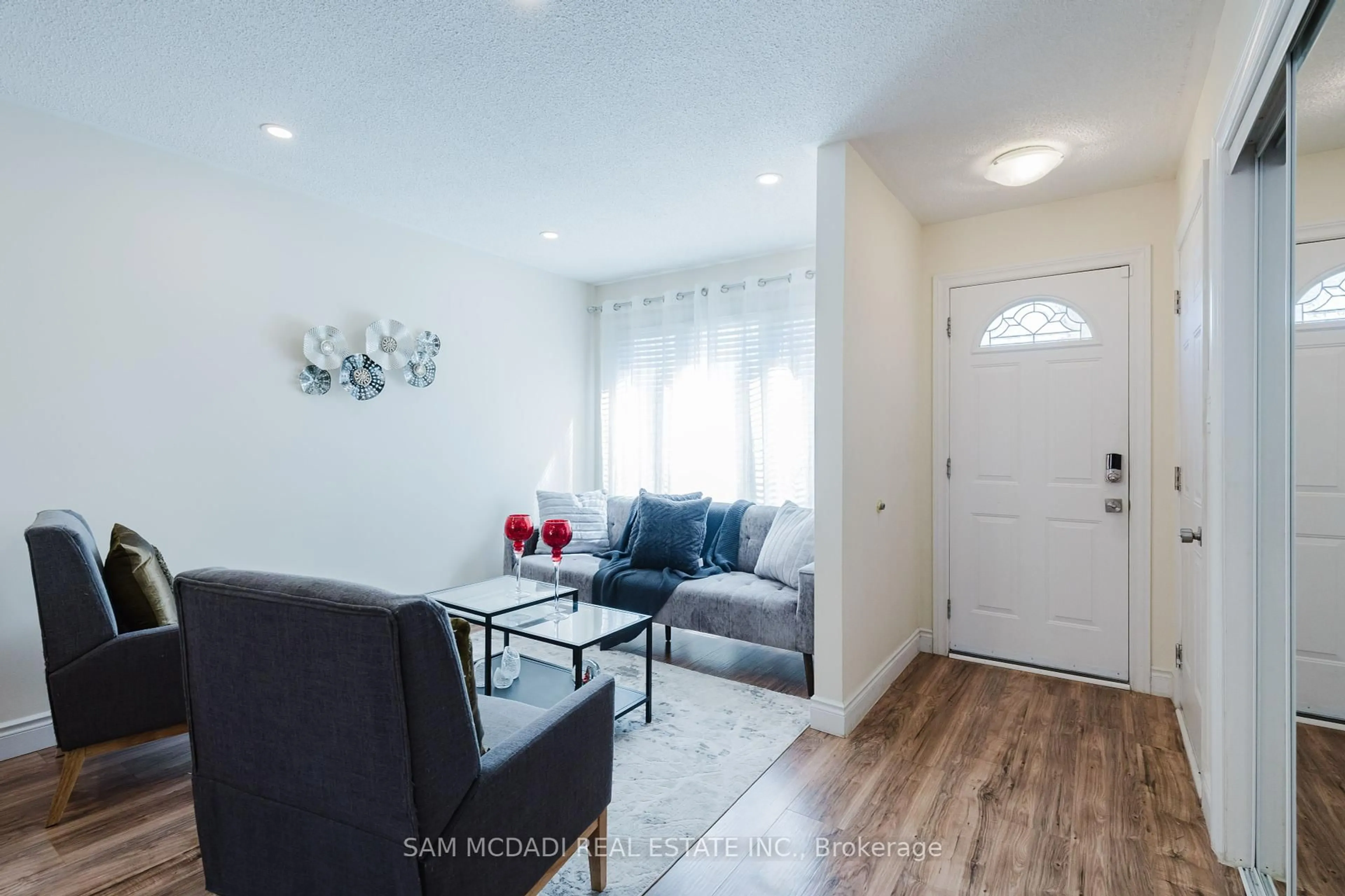 Living room with furniture, unknown for 522 Roseheath Dr, Milton Ontario L9T 4V6