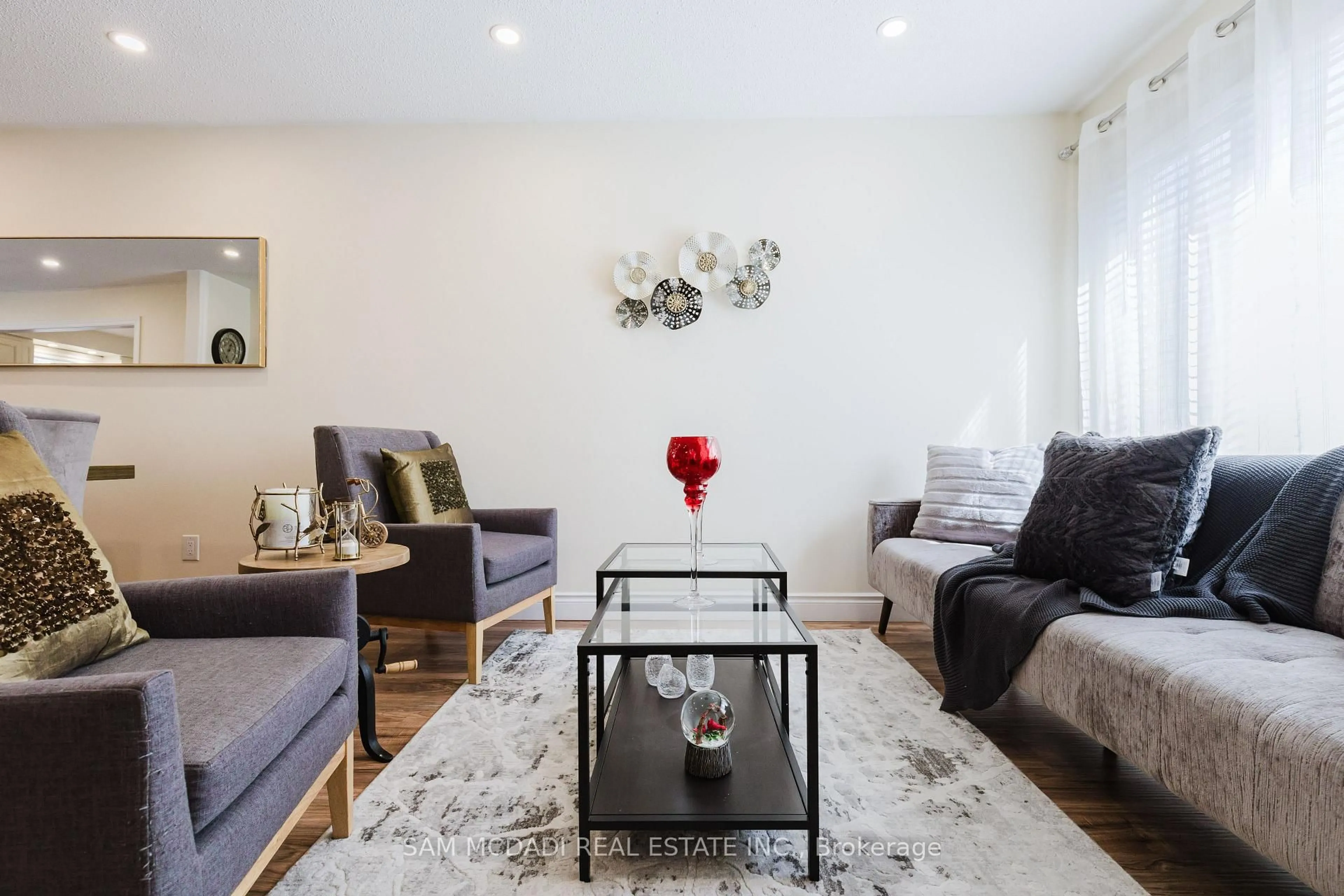 Living room with furniture, unknown for 522 Roseheath Dr, Milton Ontario L9T 4V6